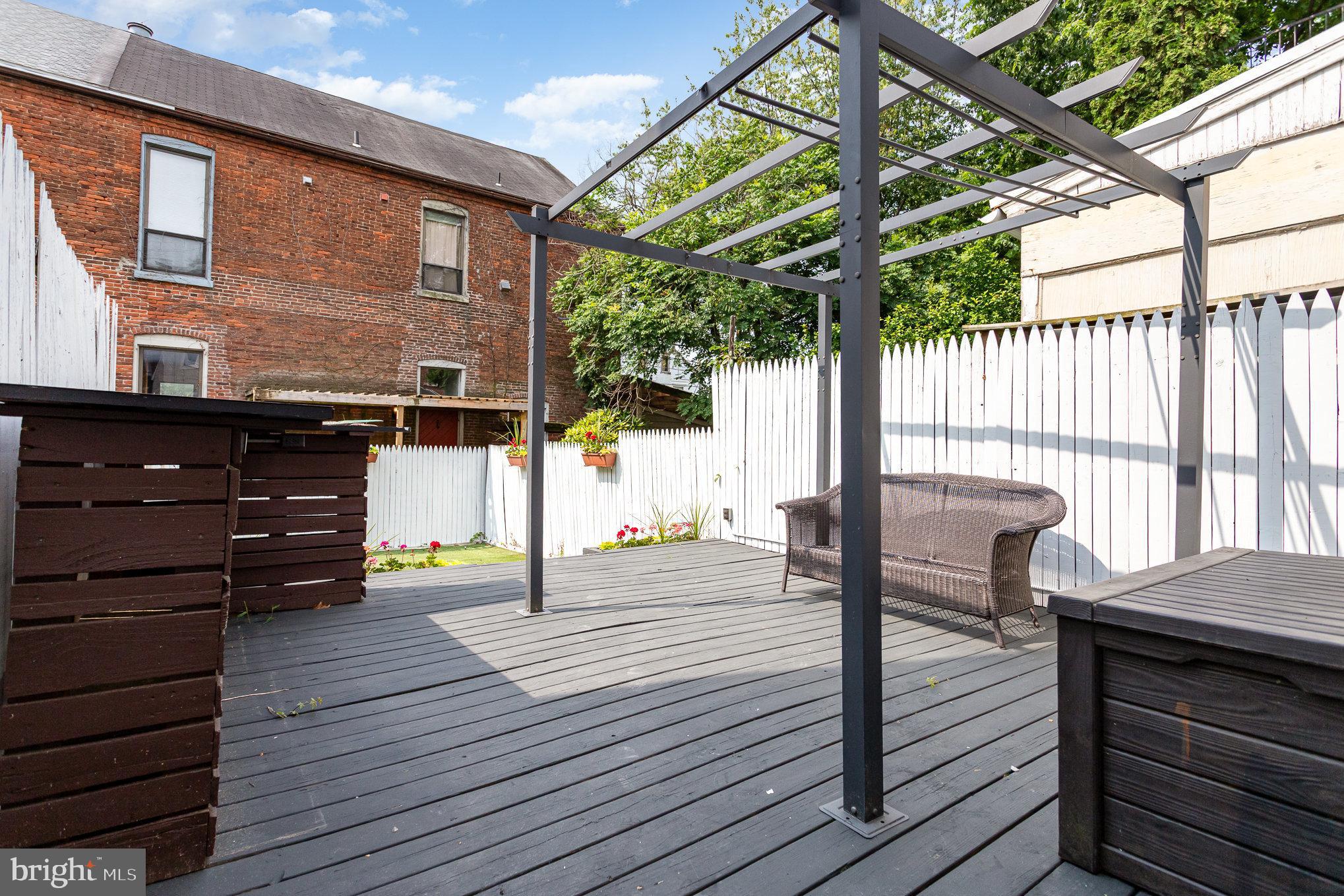 CHESTNUT HILL - Residential