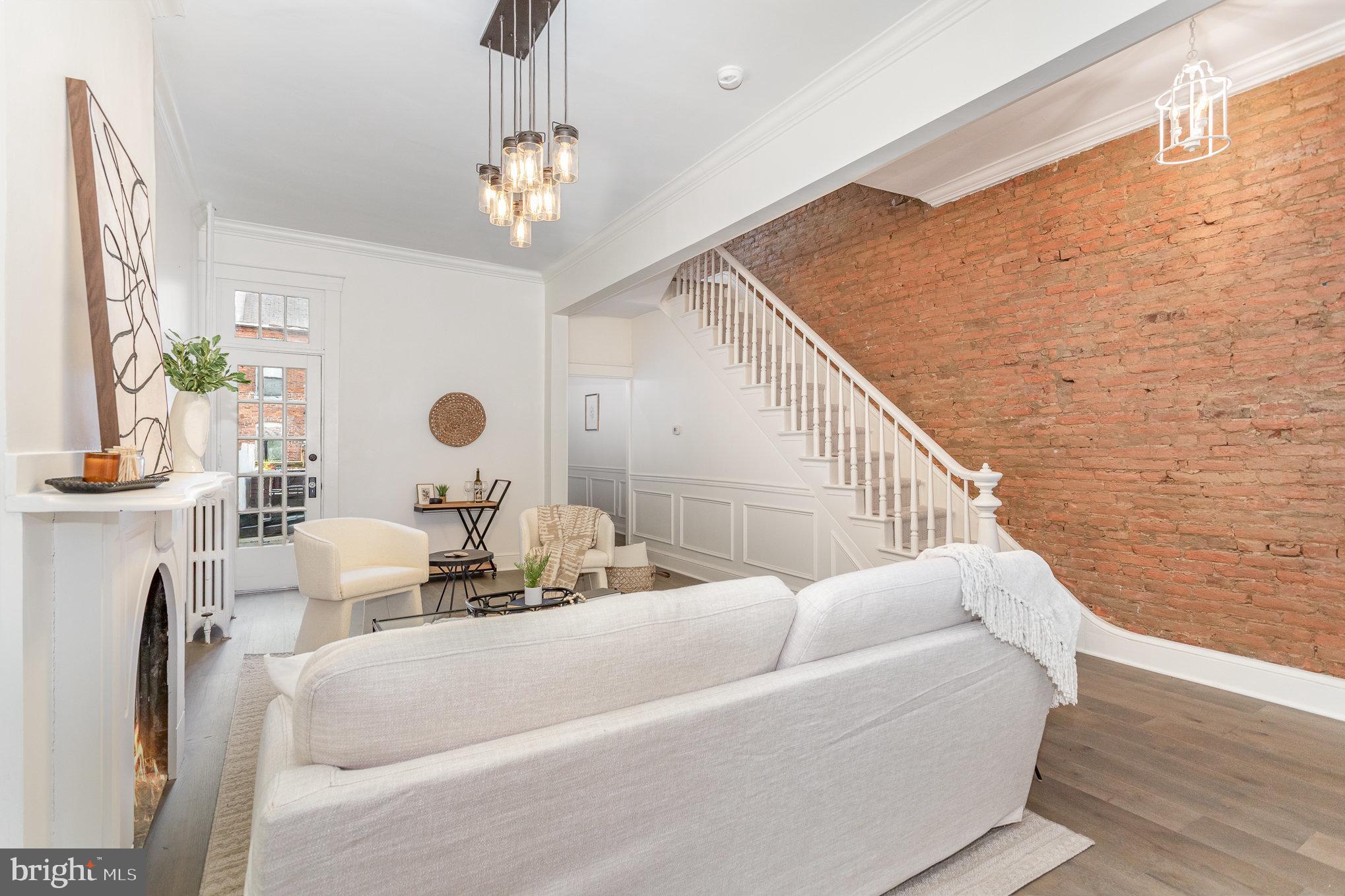 CHESTNUT HILL - Residential