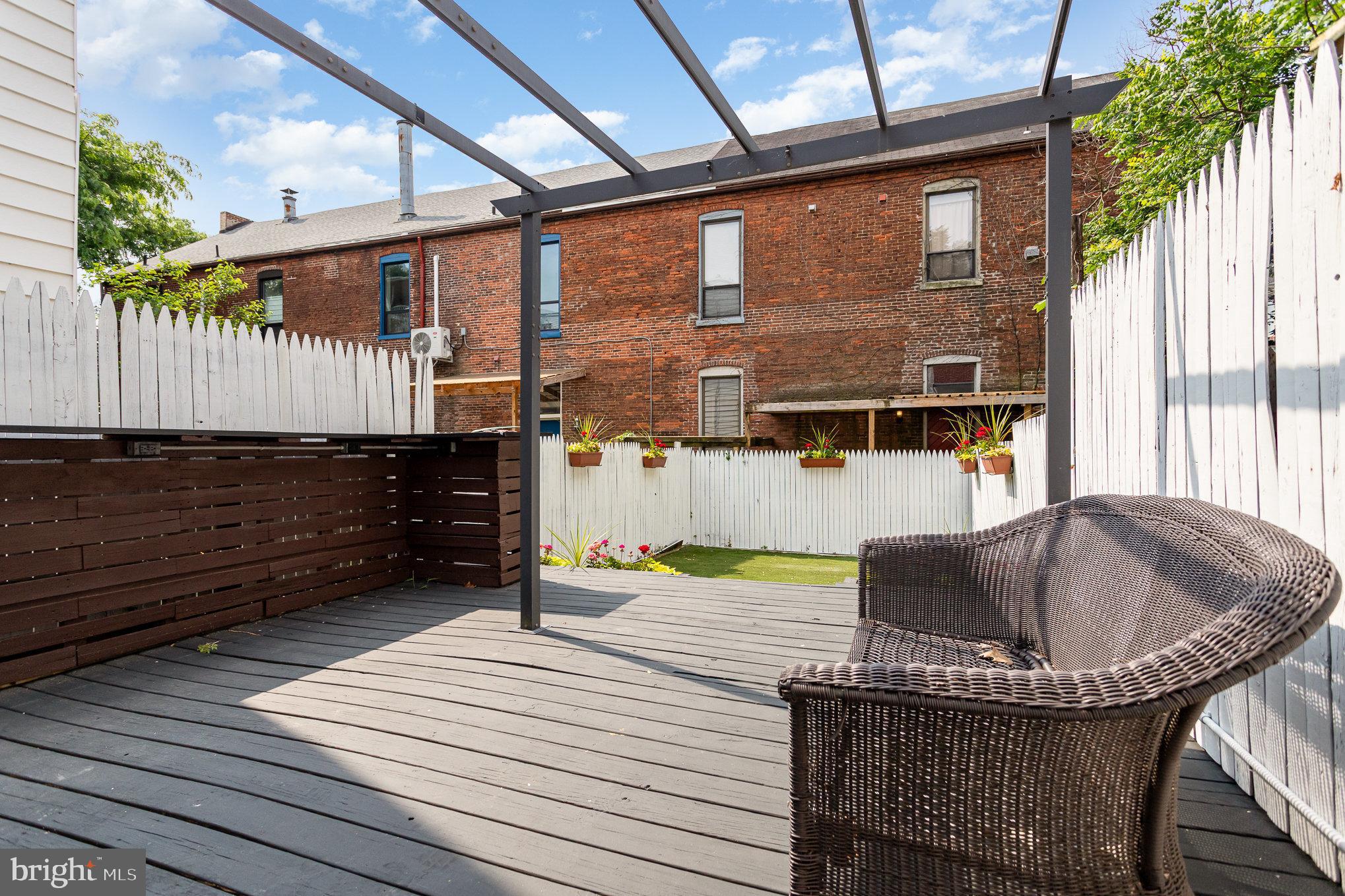 CHESTNUT HILL - Residential
