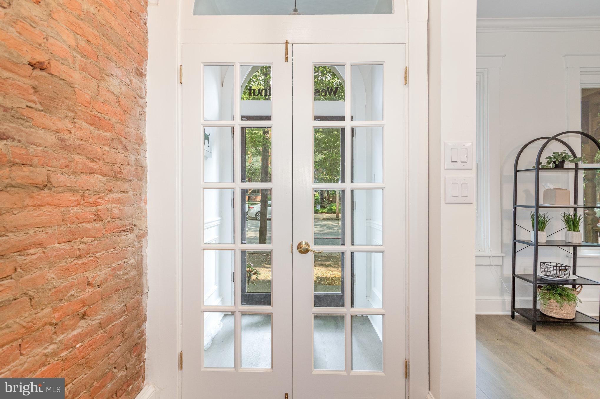 CHESTNUT HILL - Residential