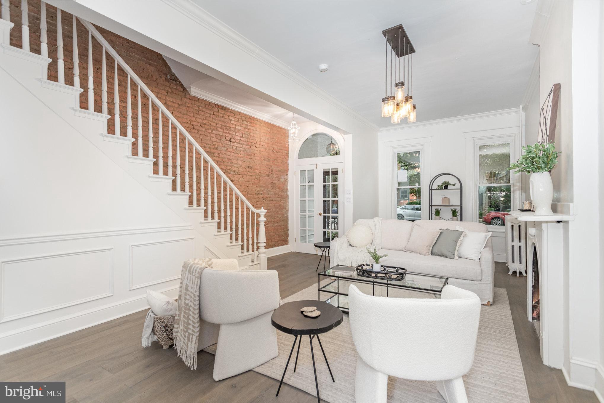 CHESTNUT HILL - Residential
