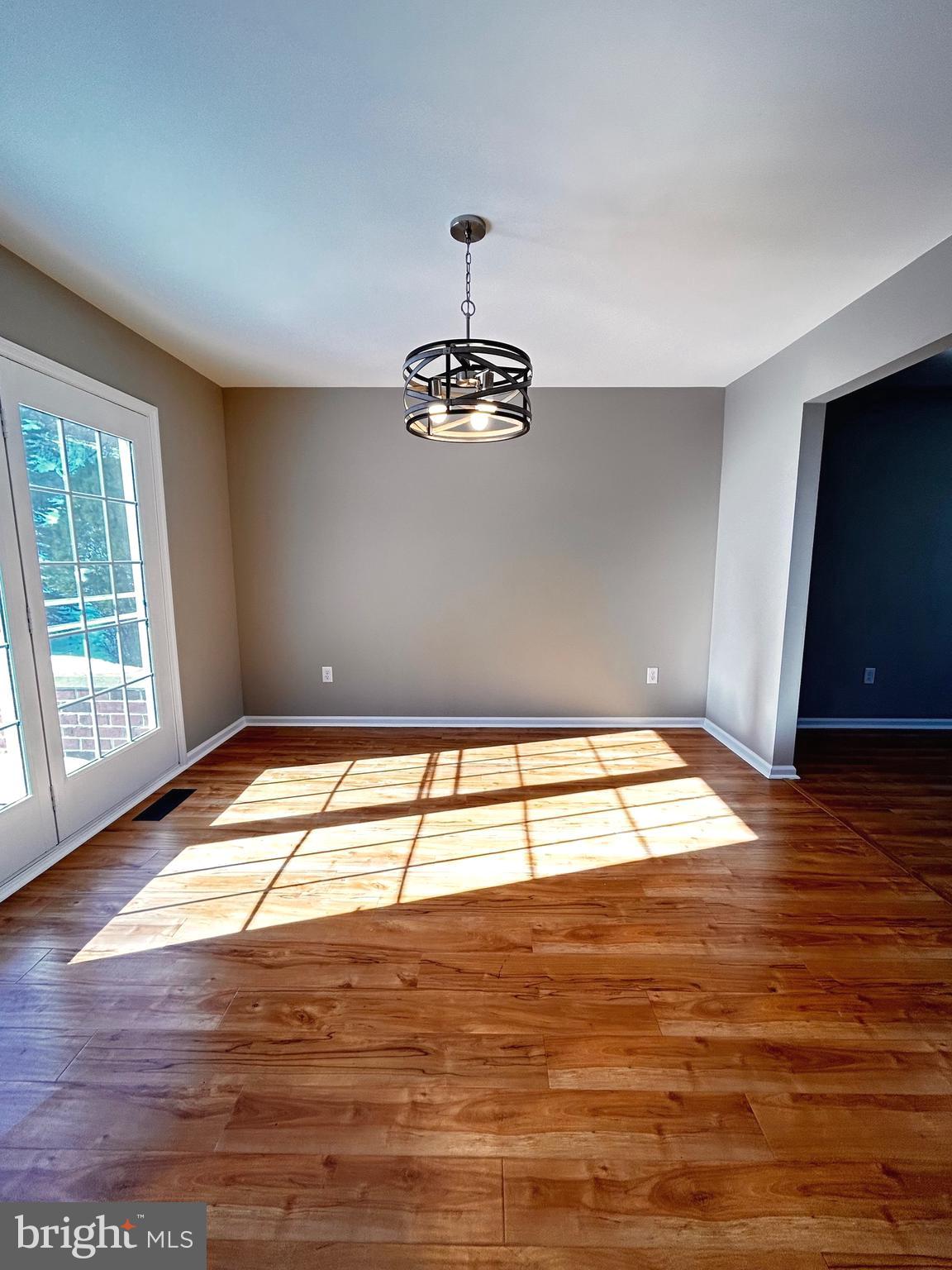 BEVERLY HEIGHTS - Residential Lease