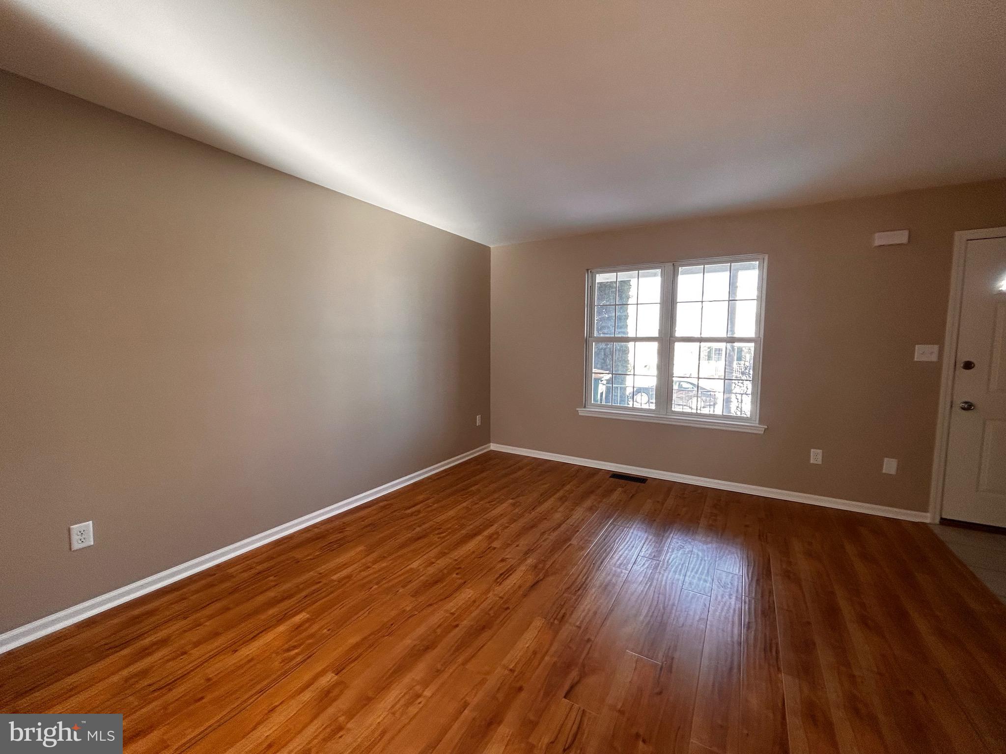 BEVERLY HEIGHTS - Residential Lease