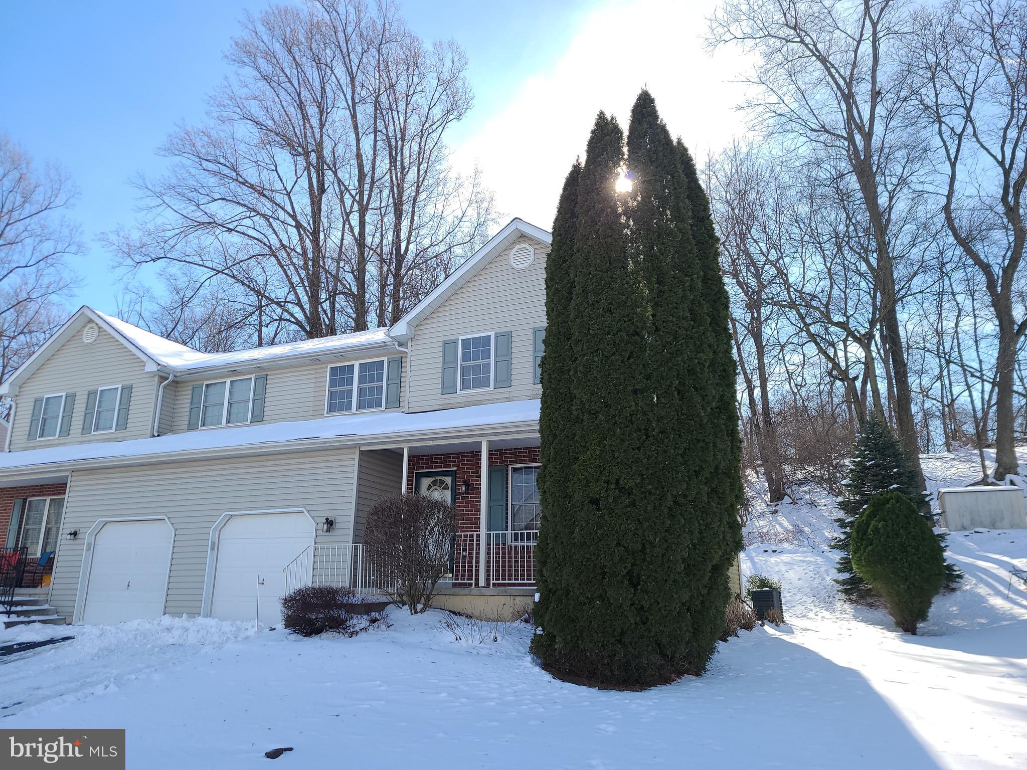 BEVERLY HEIGHTS - Residential Lease