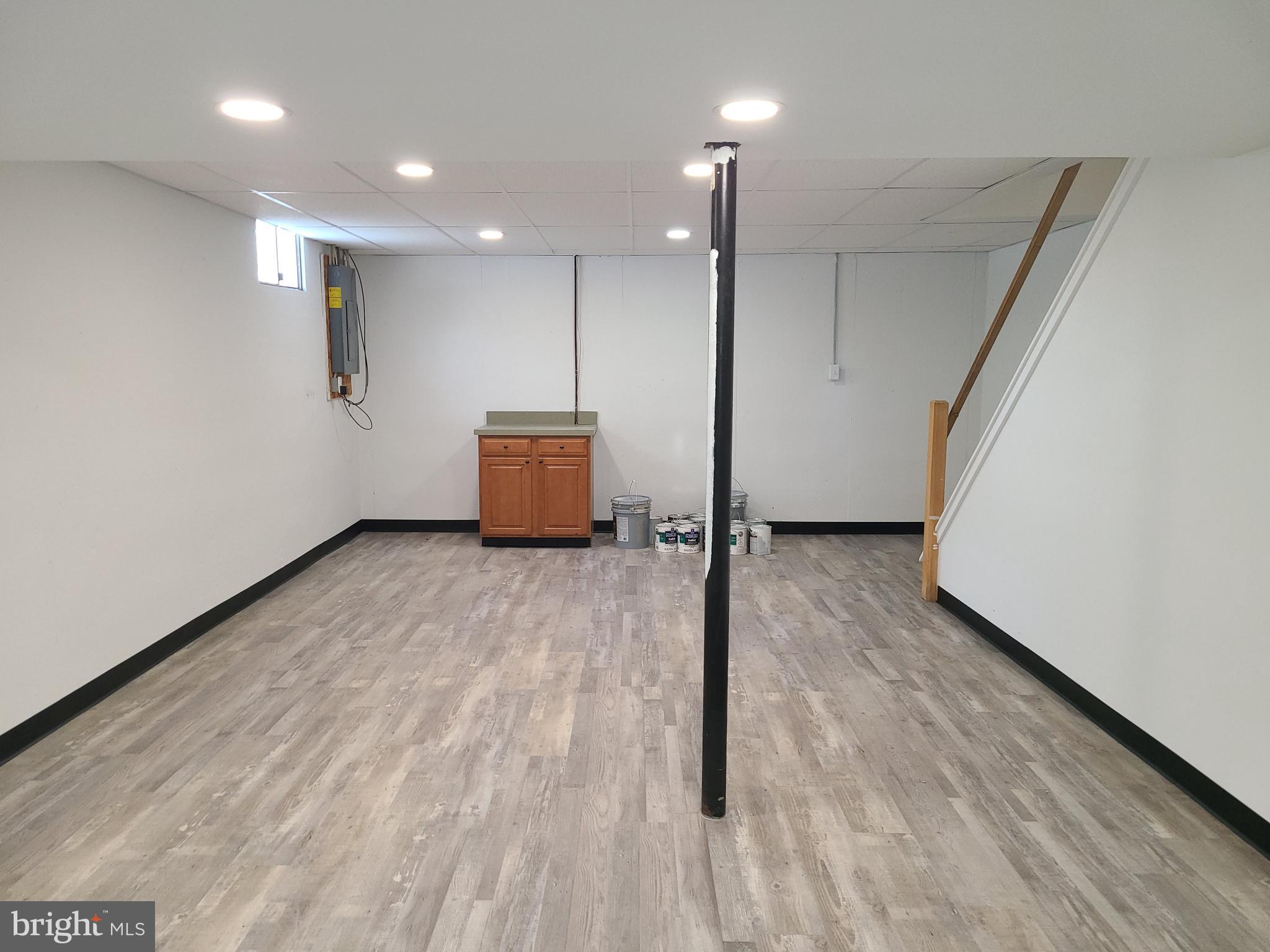 BEVERLY HEIGHTS - Residential Lease
