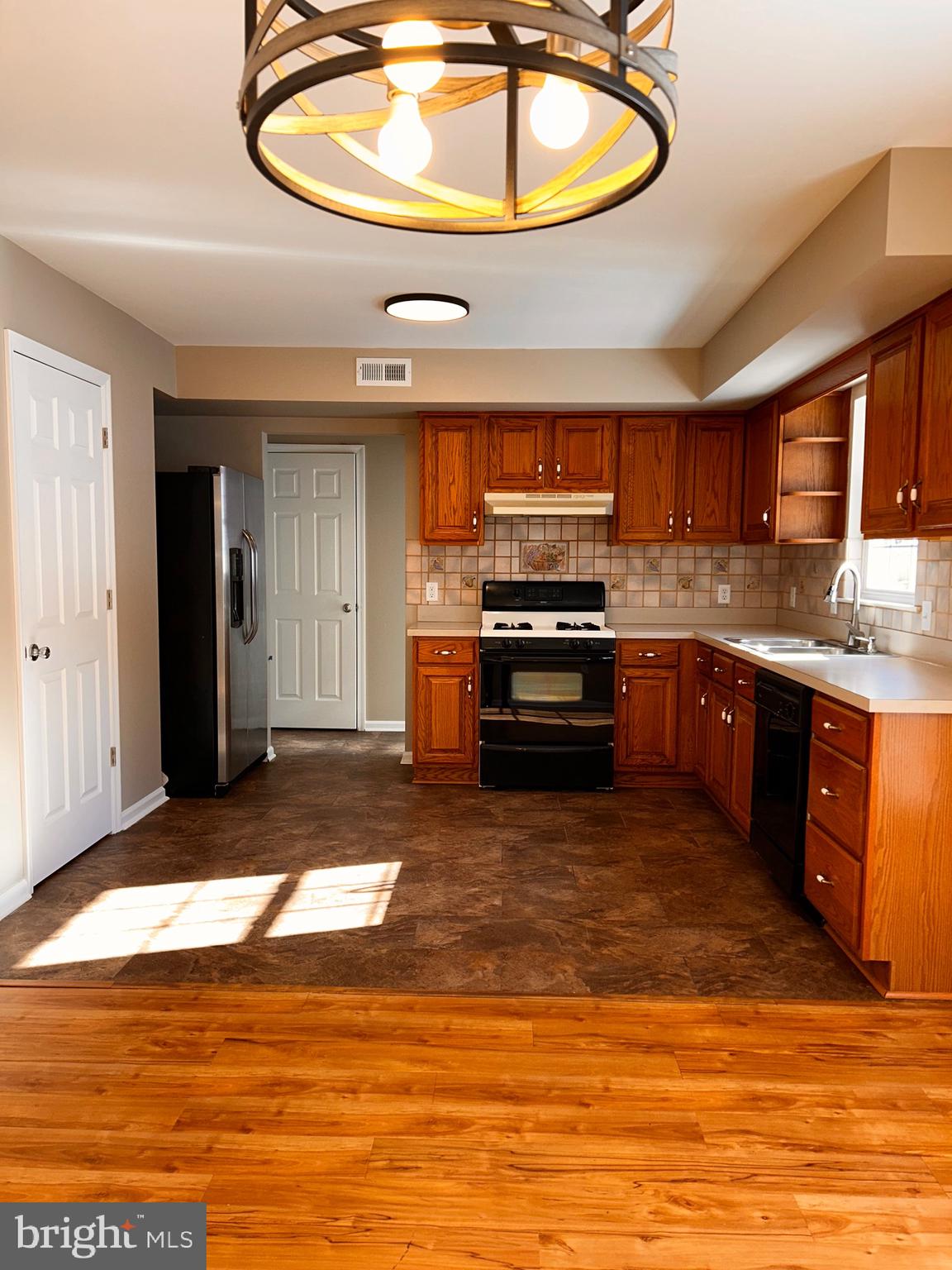 BEVERLY HEIGHTS - Residential Lease