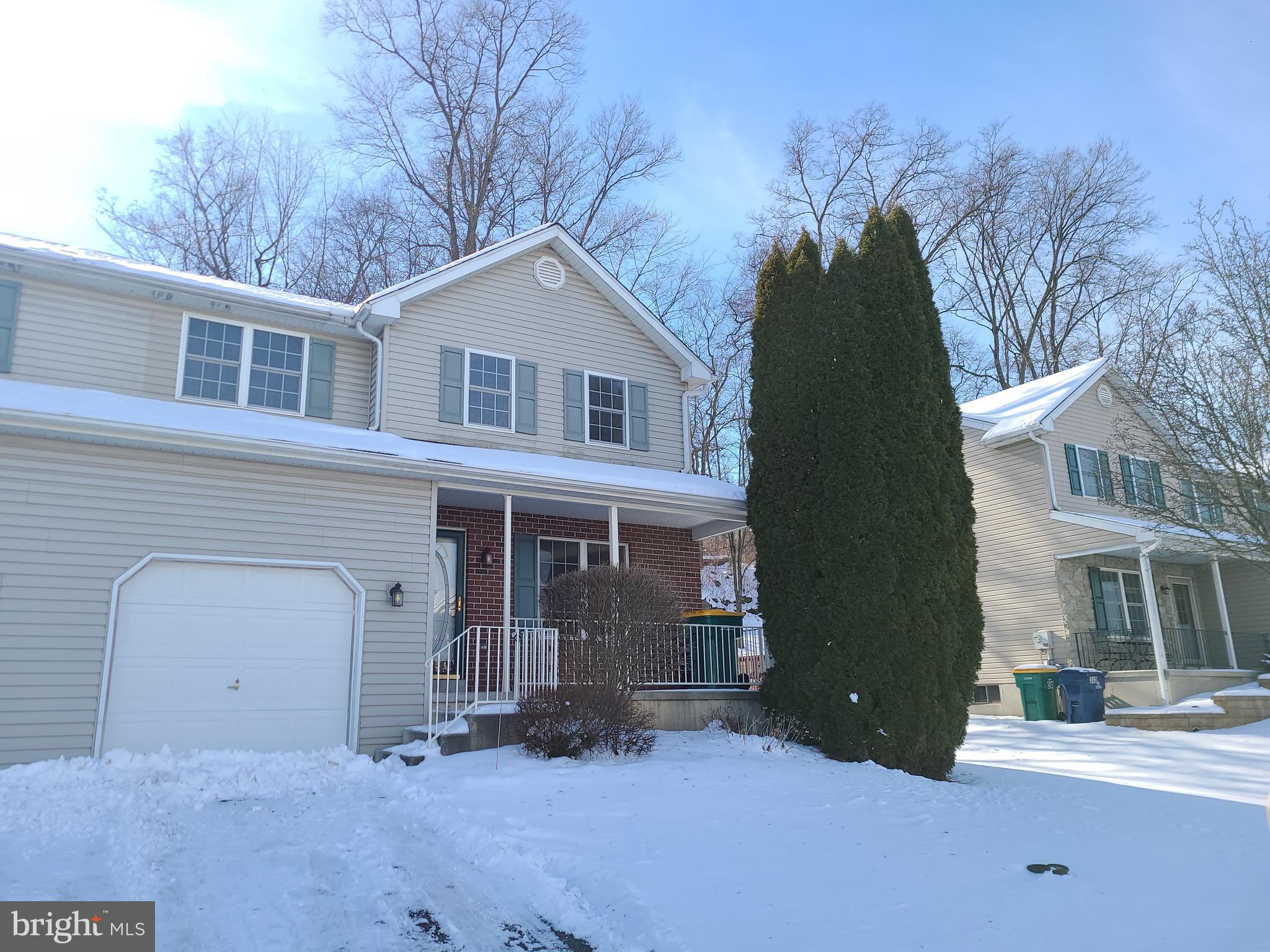 BEVERLY HEIGHTS - Residential Lease