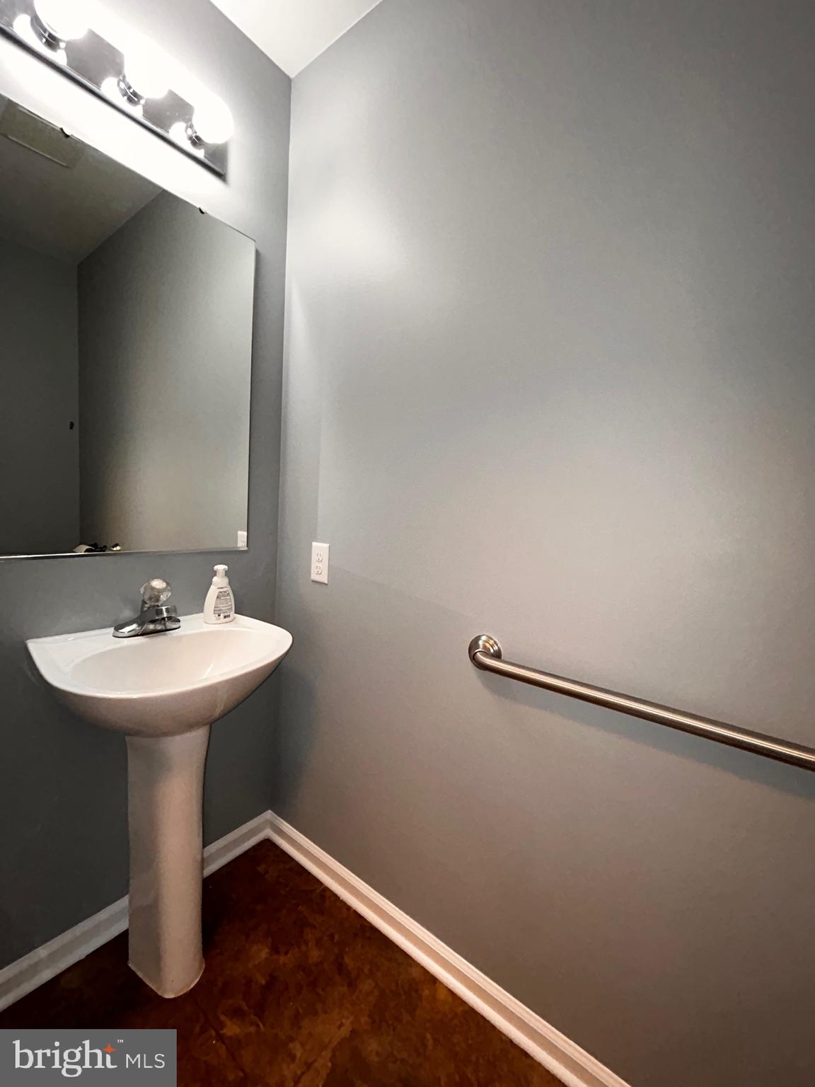 BEVERLY HEIGHTS - Residential Lease