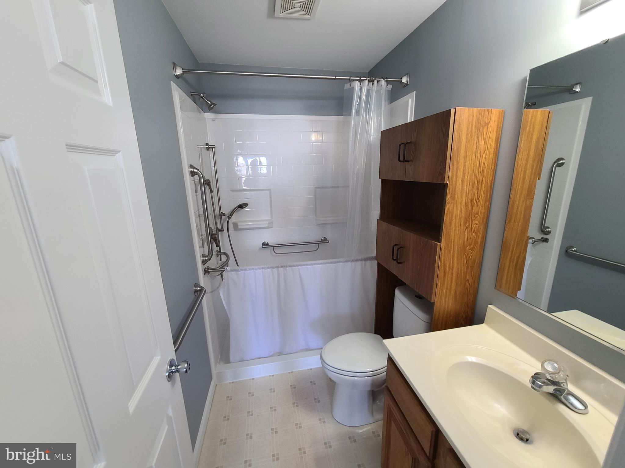 BEVERLY HEIGHTS - Residential Lease