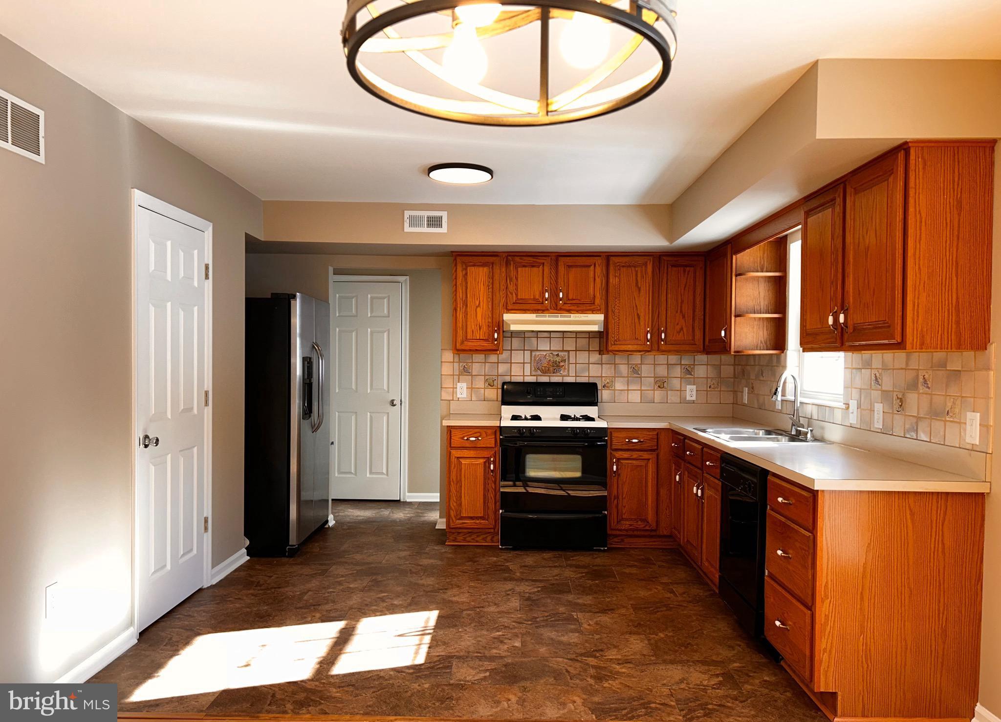 BEVERLY HEIGHTS - Residential Lease