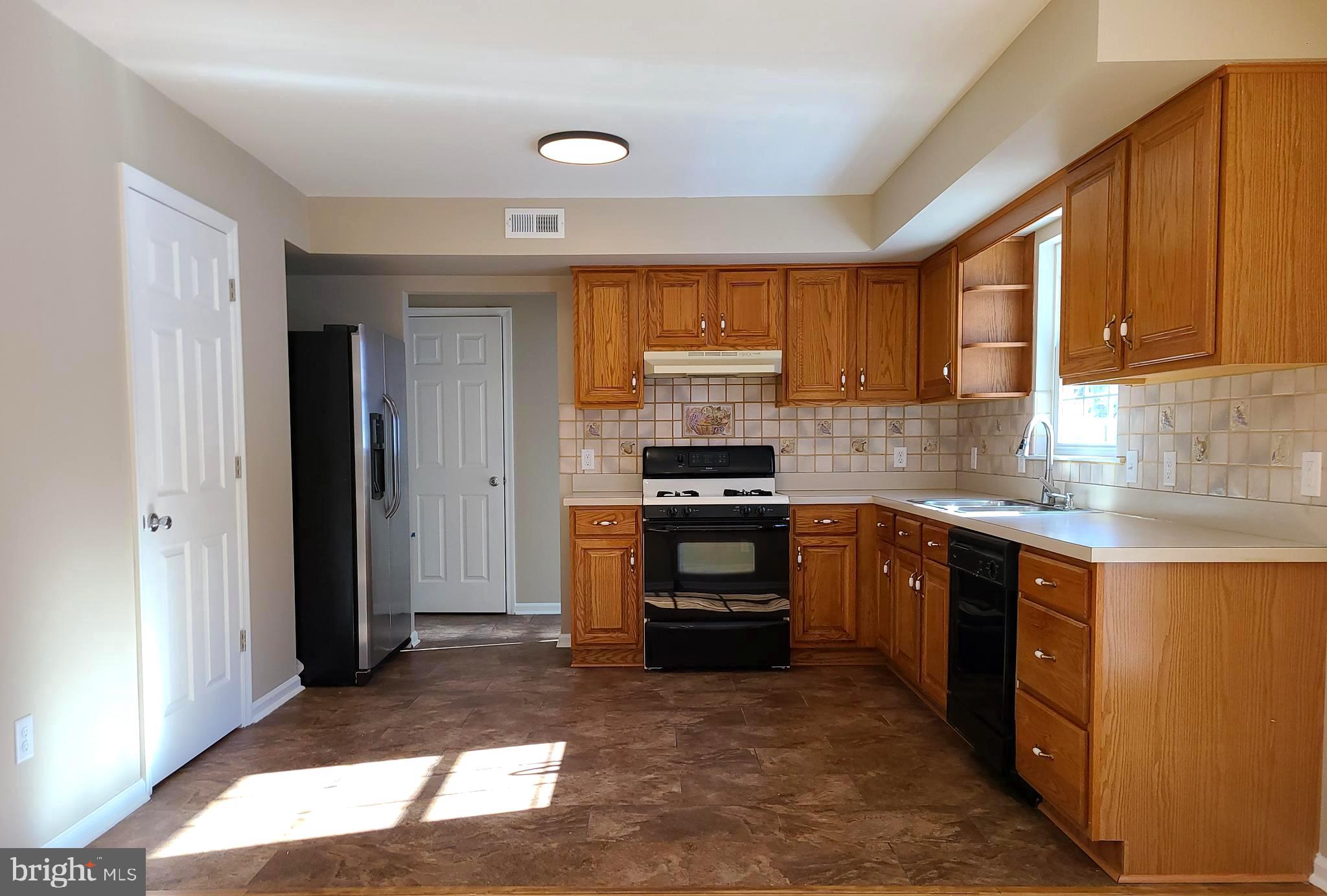 BEVERLY HEIGHTS - Residential Lease