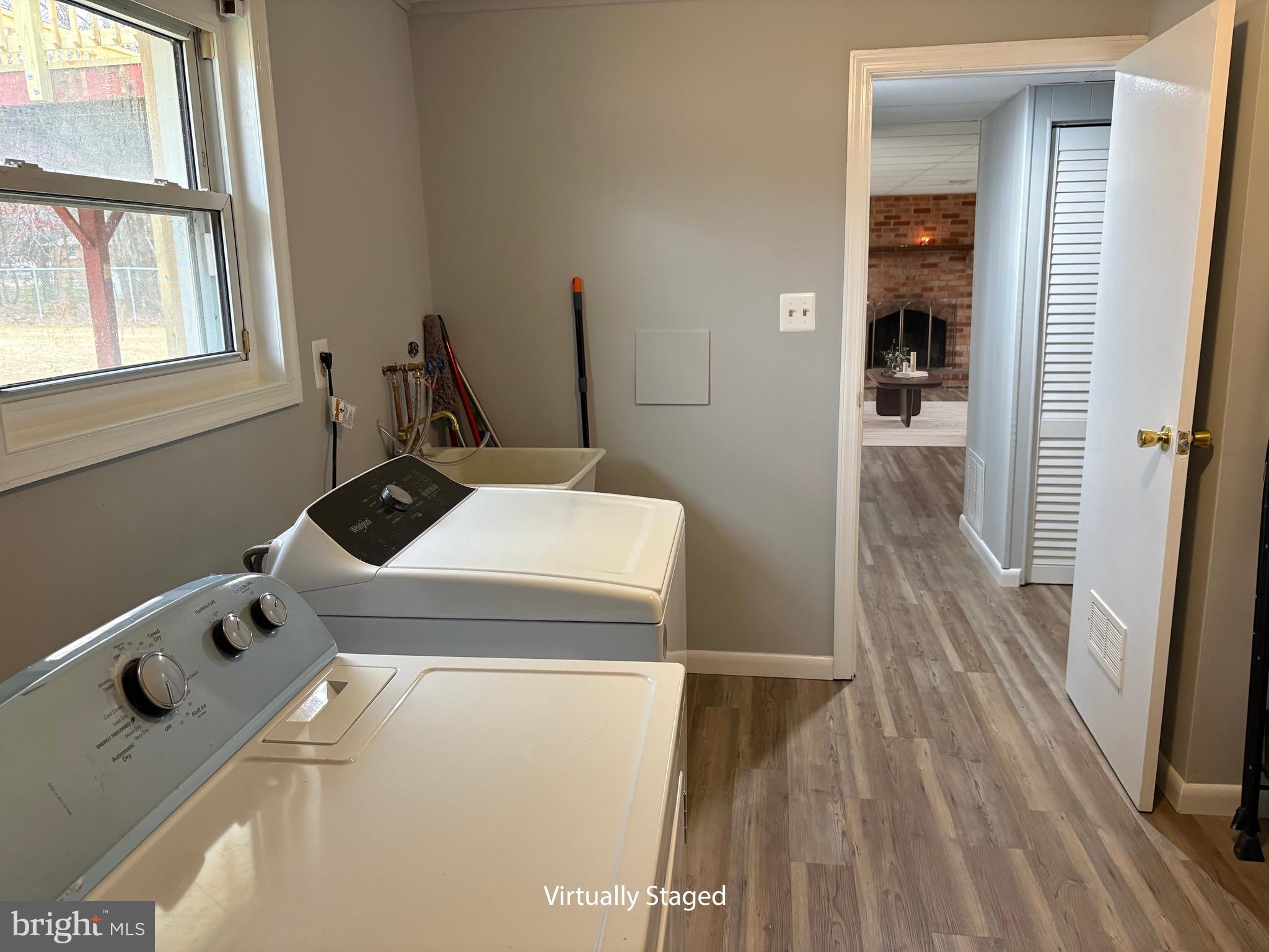 CAROLINE WOODS - Residential