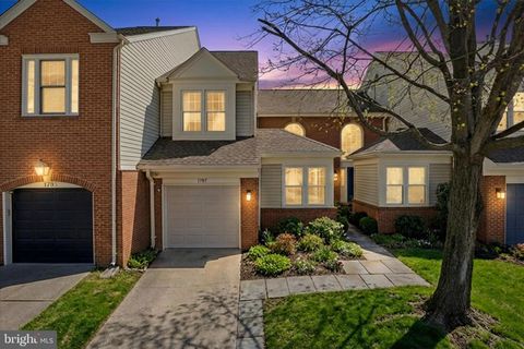 Photo of 1787 Duffield Lane, ALEXANDRIA, VA 22307 (MLS # VAFX2290082)