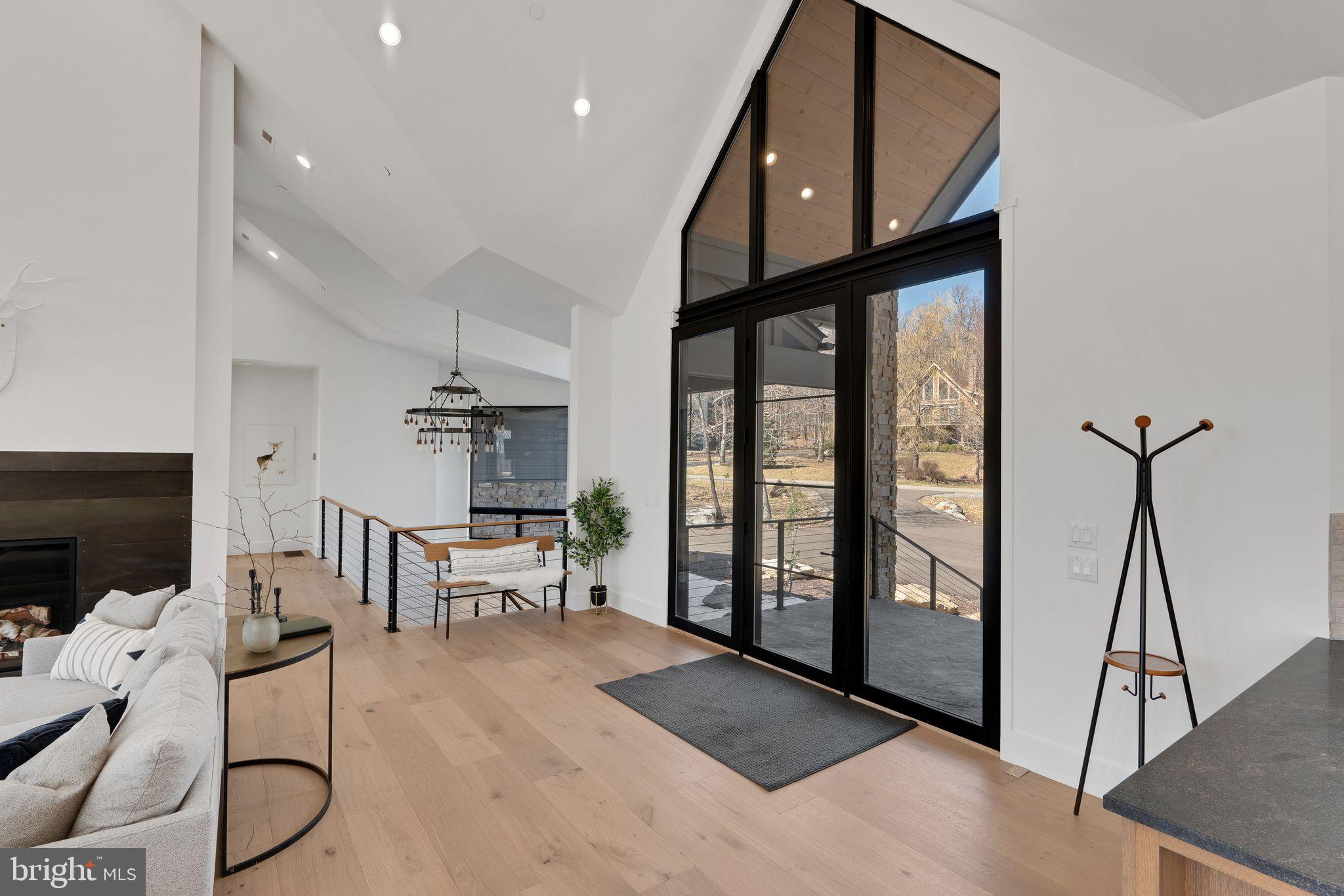422 MOUNTAINTOP ROAD