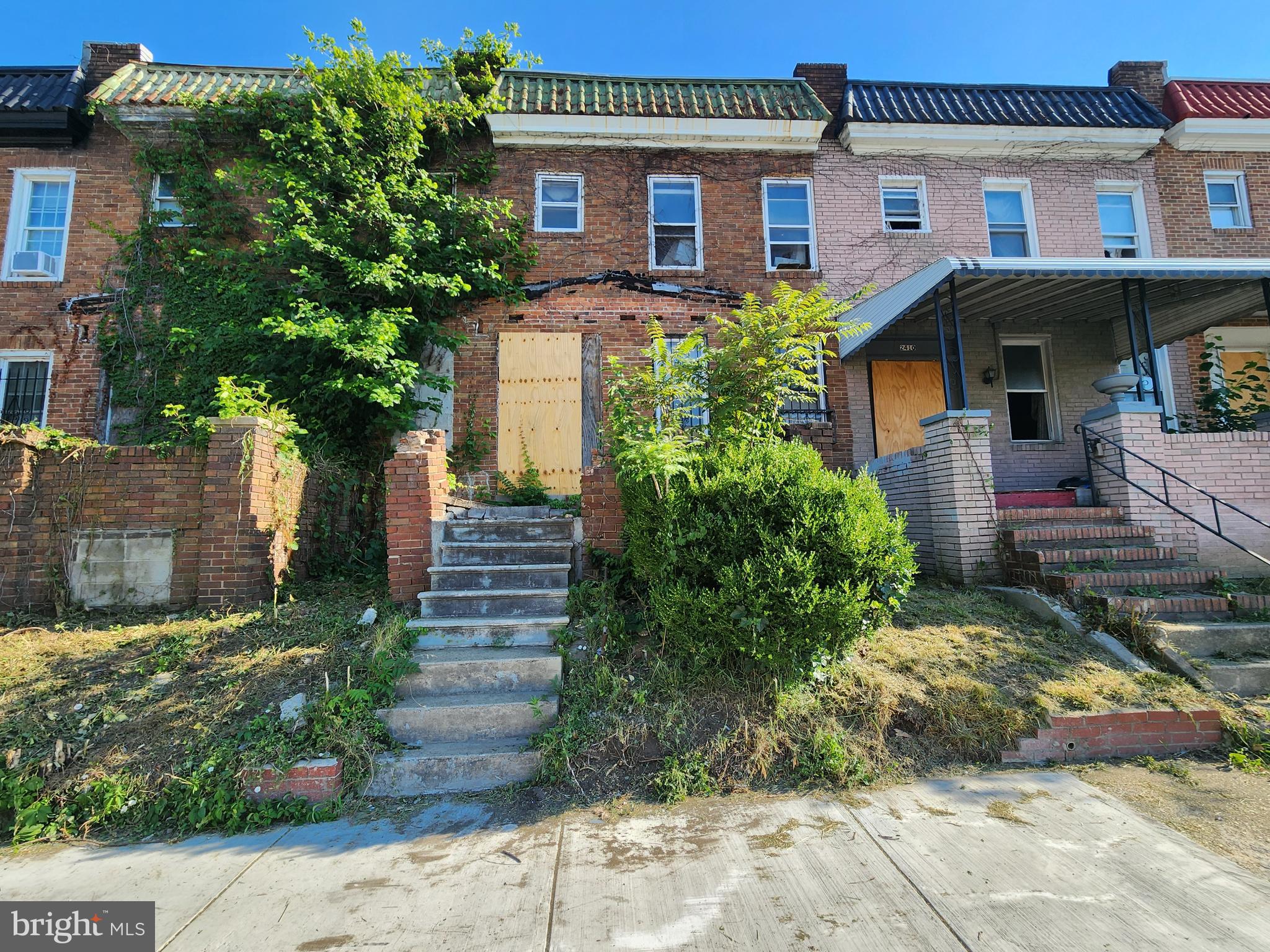 2412 W FRANKLIN STREET