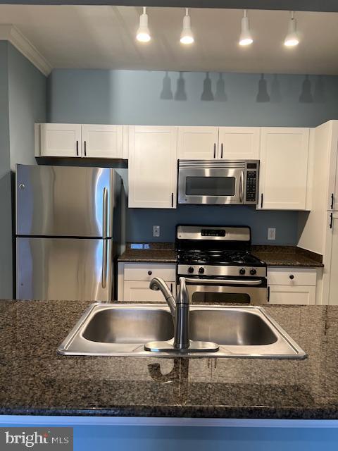 BRYSON AT WOODLAND PARK - Residential Lease