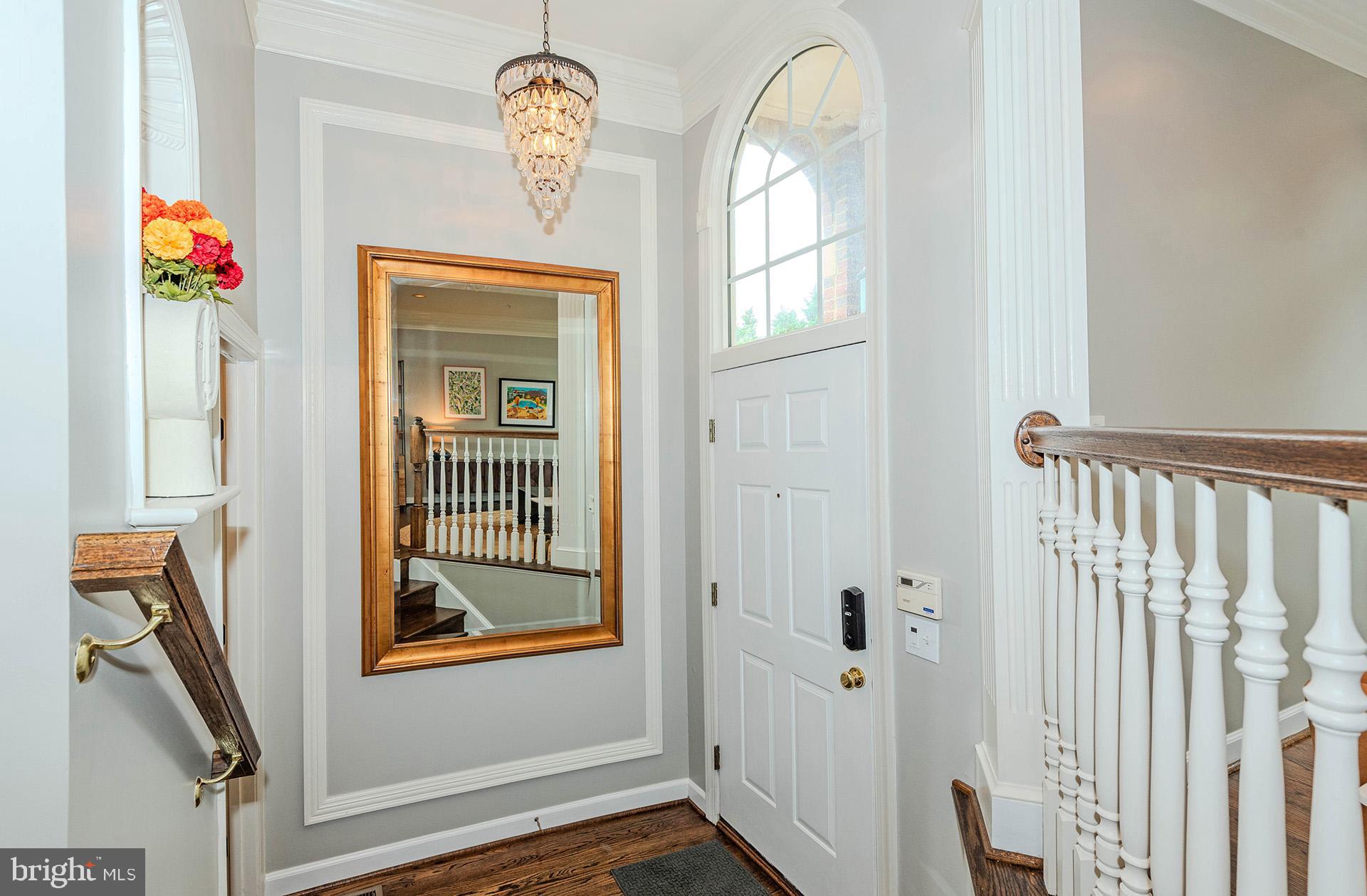 712 ARCH HALL LANE