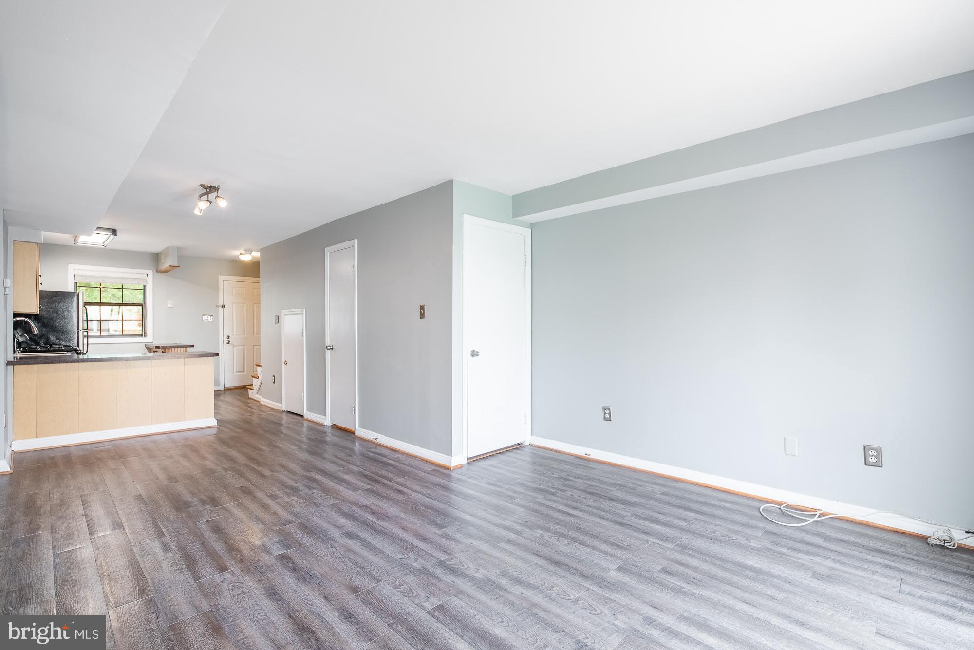 OXFORD ROW CONDOS - Residential