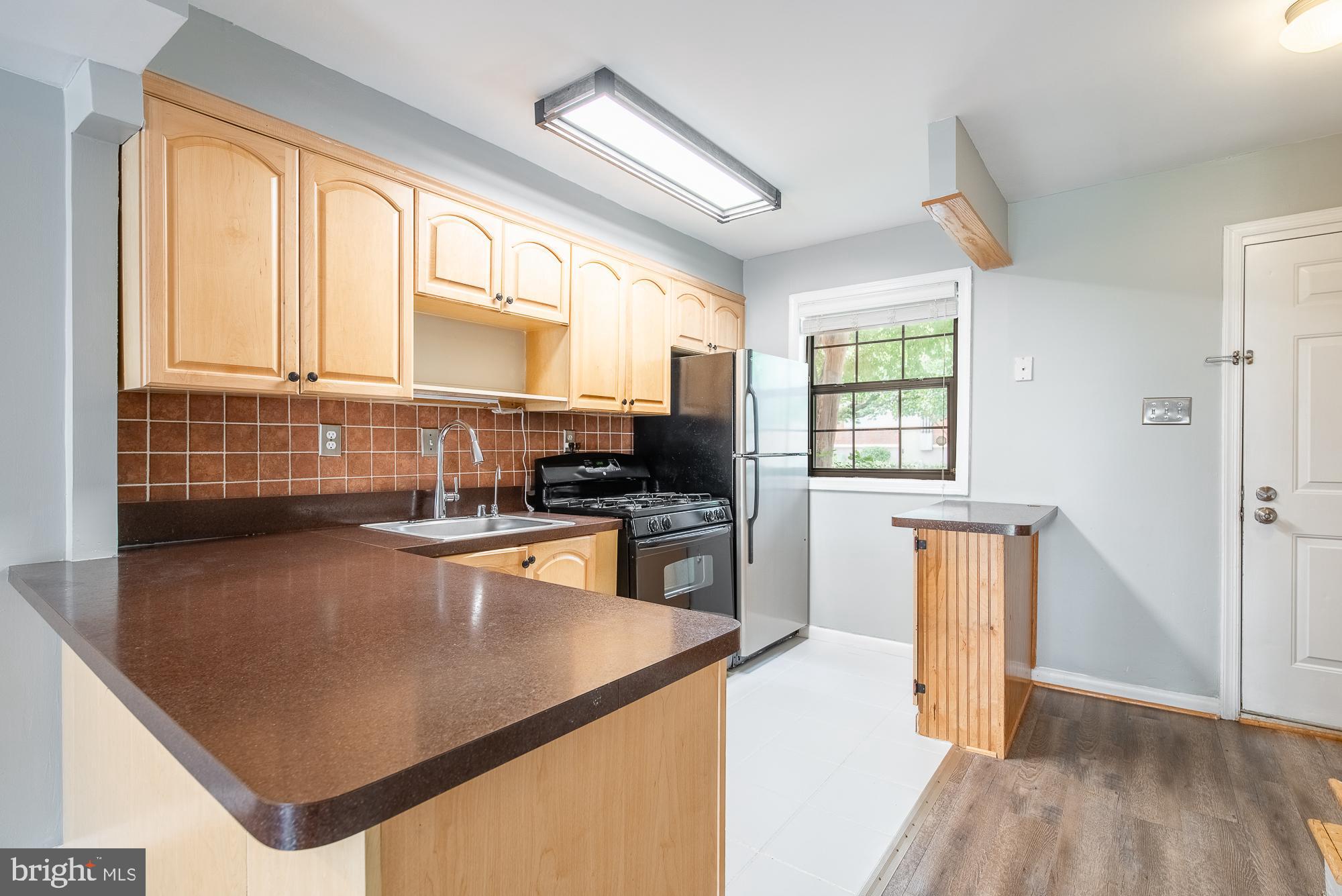 OXFORD ROW CONDOS - Residential