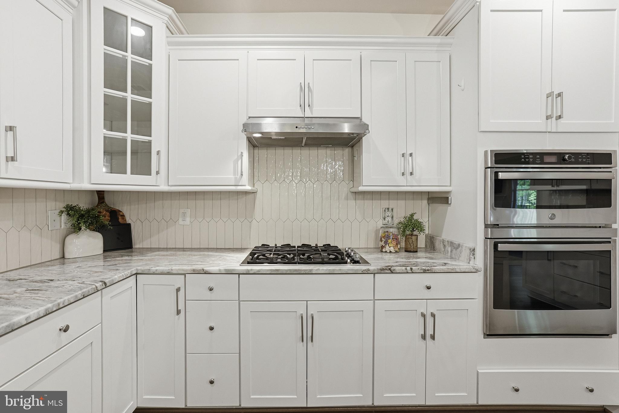 VIRGINIA HERITAGE AT LEE'S PARK - Residential