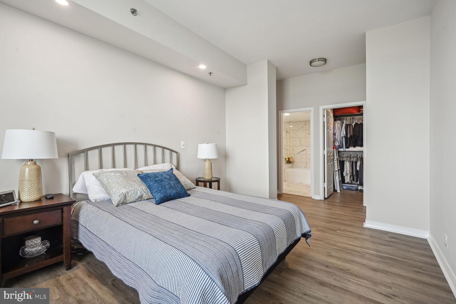 THE WISCONSIN - Residential