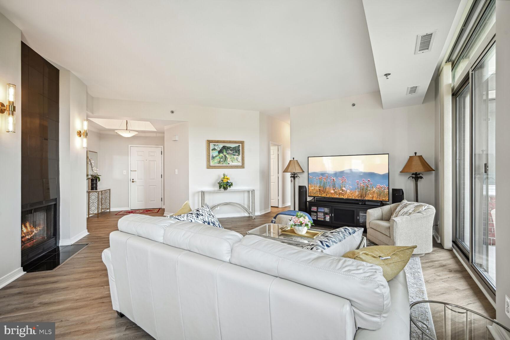 THE WISCONSIN - Residential