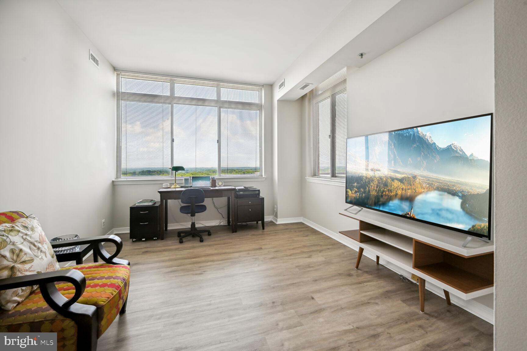 THE WISCONSIN - Residential