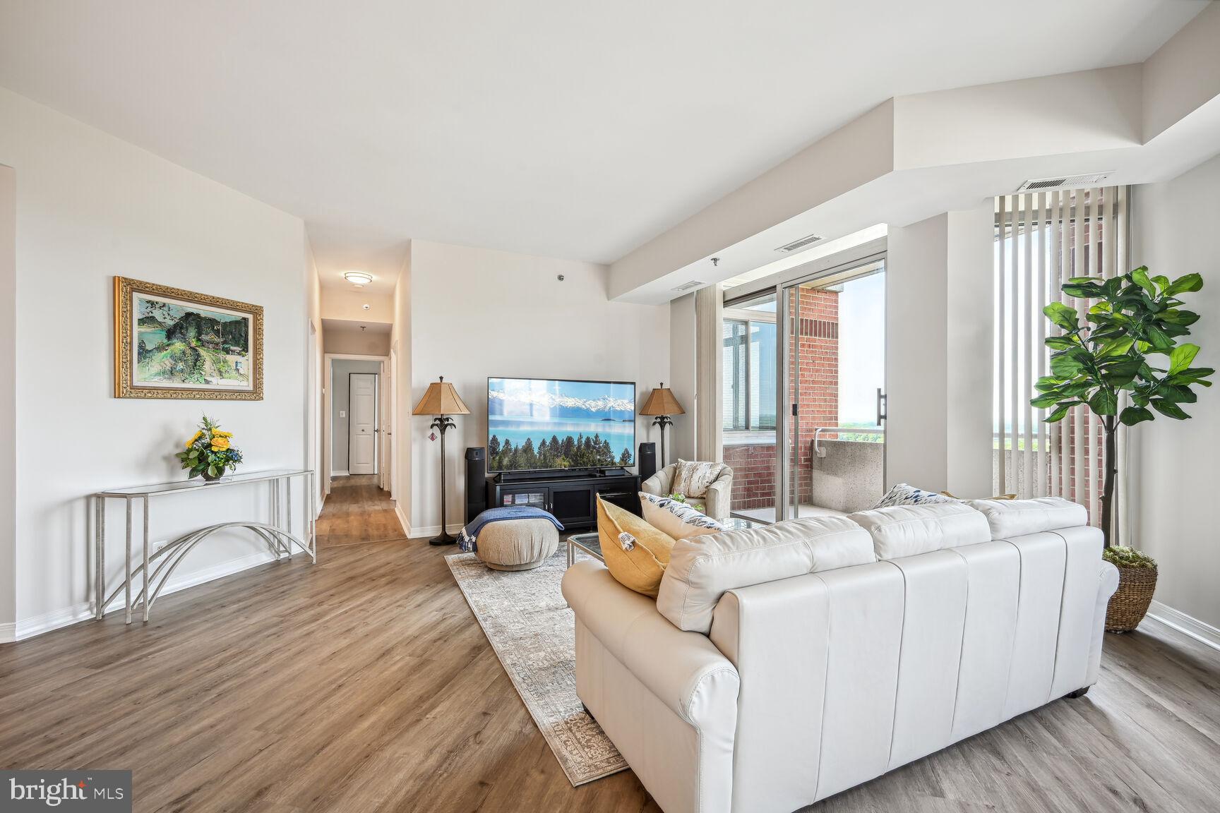 THE WISCONSIN - Residential