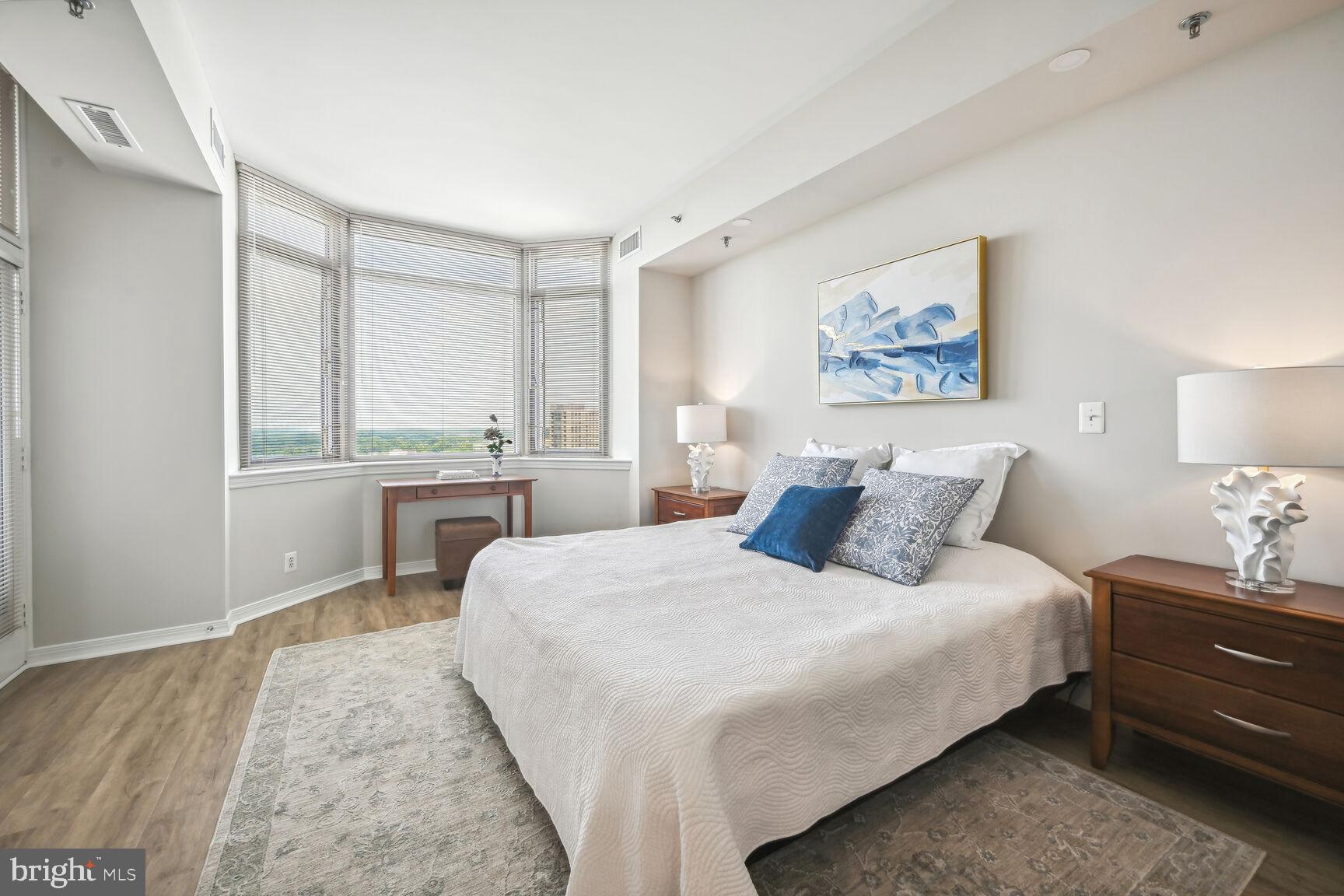 THE WISCONSIN - Residential