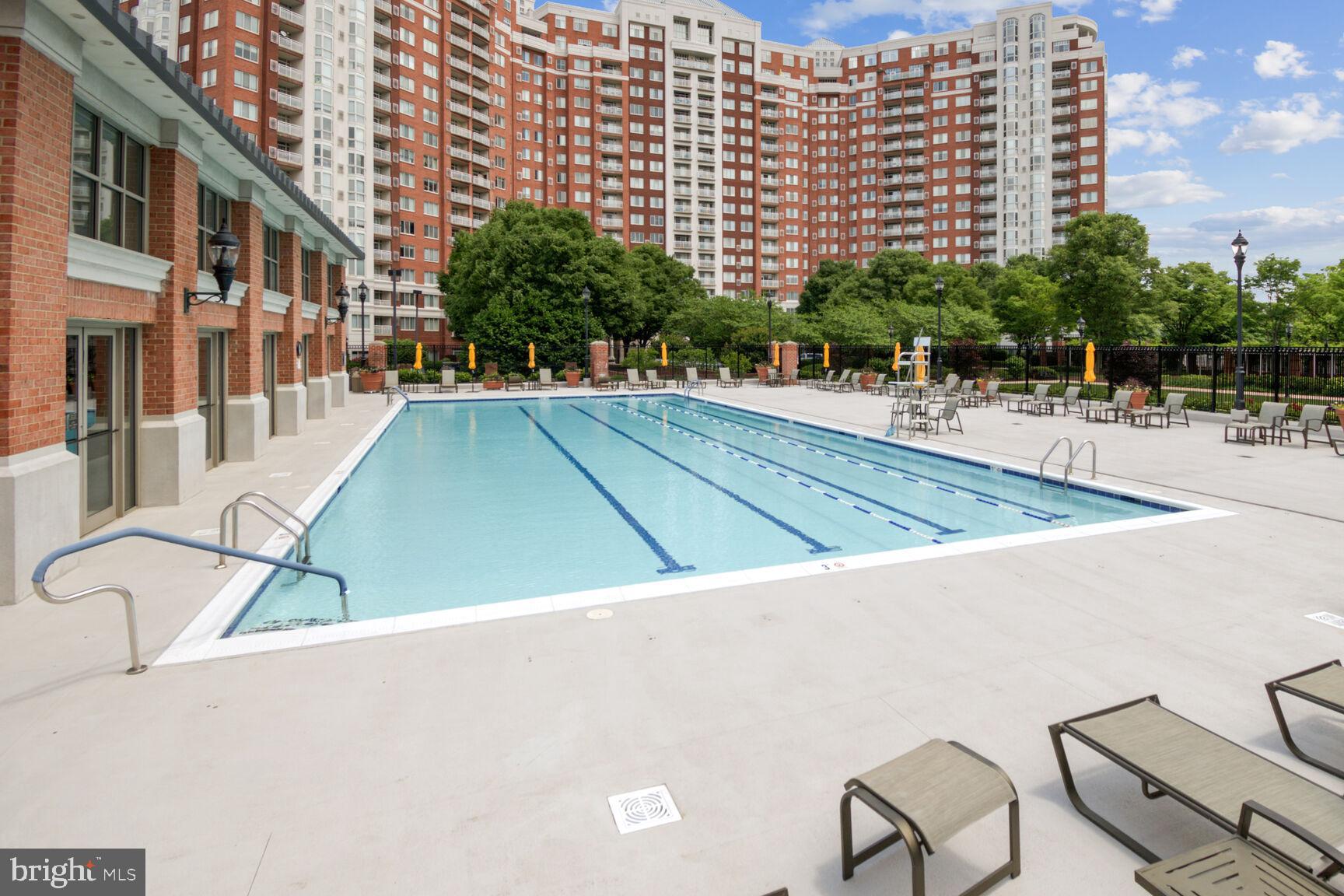 THE WISCONSIN - Residential