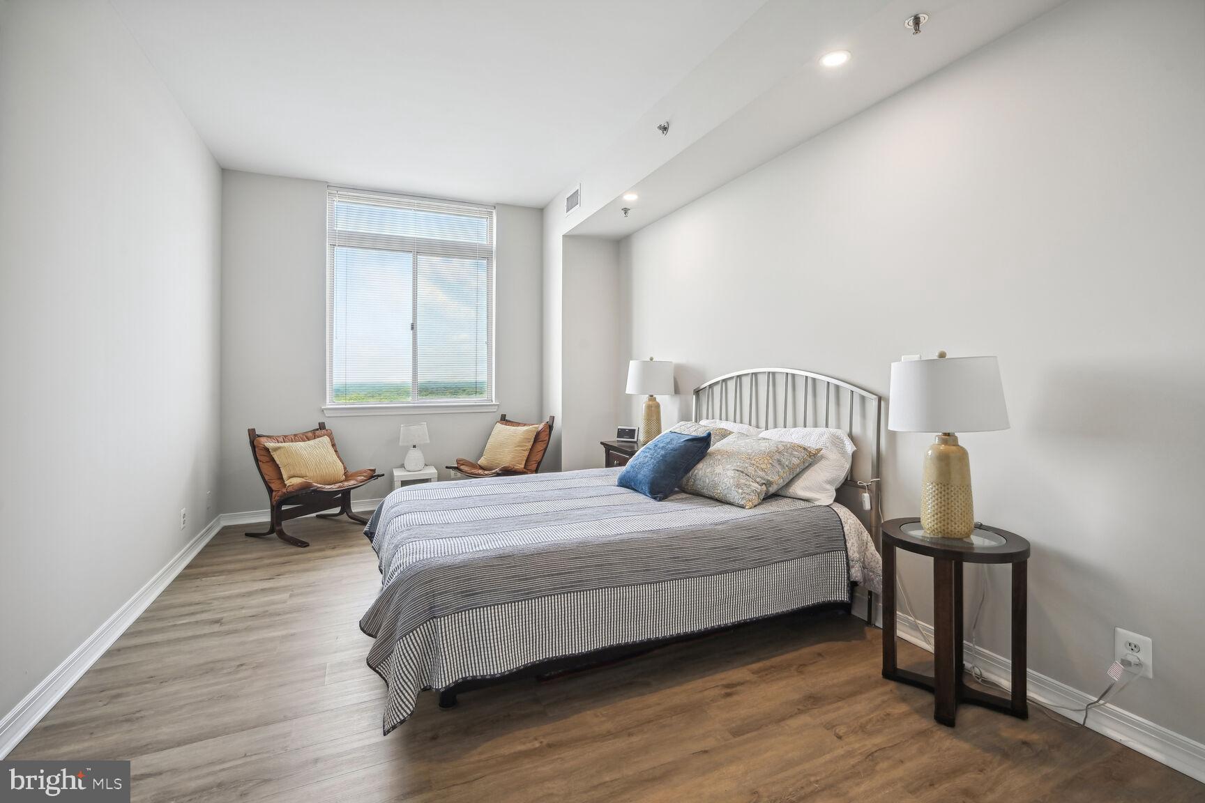 THE WISCONSIN - Residential