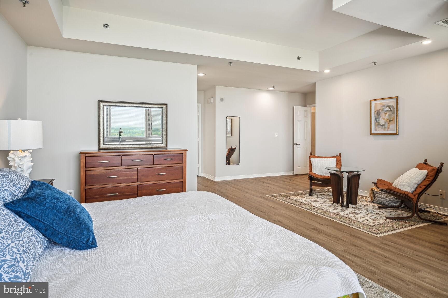 THE WISCONSIN - Residential