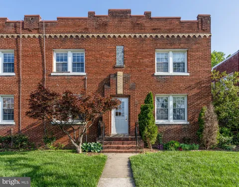 422 E Glendale Avenue Unit 1, Alexandria, VA MLS: VAAX2054784