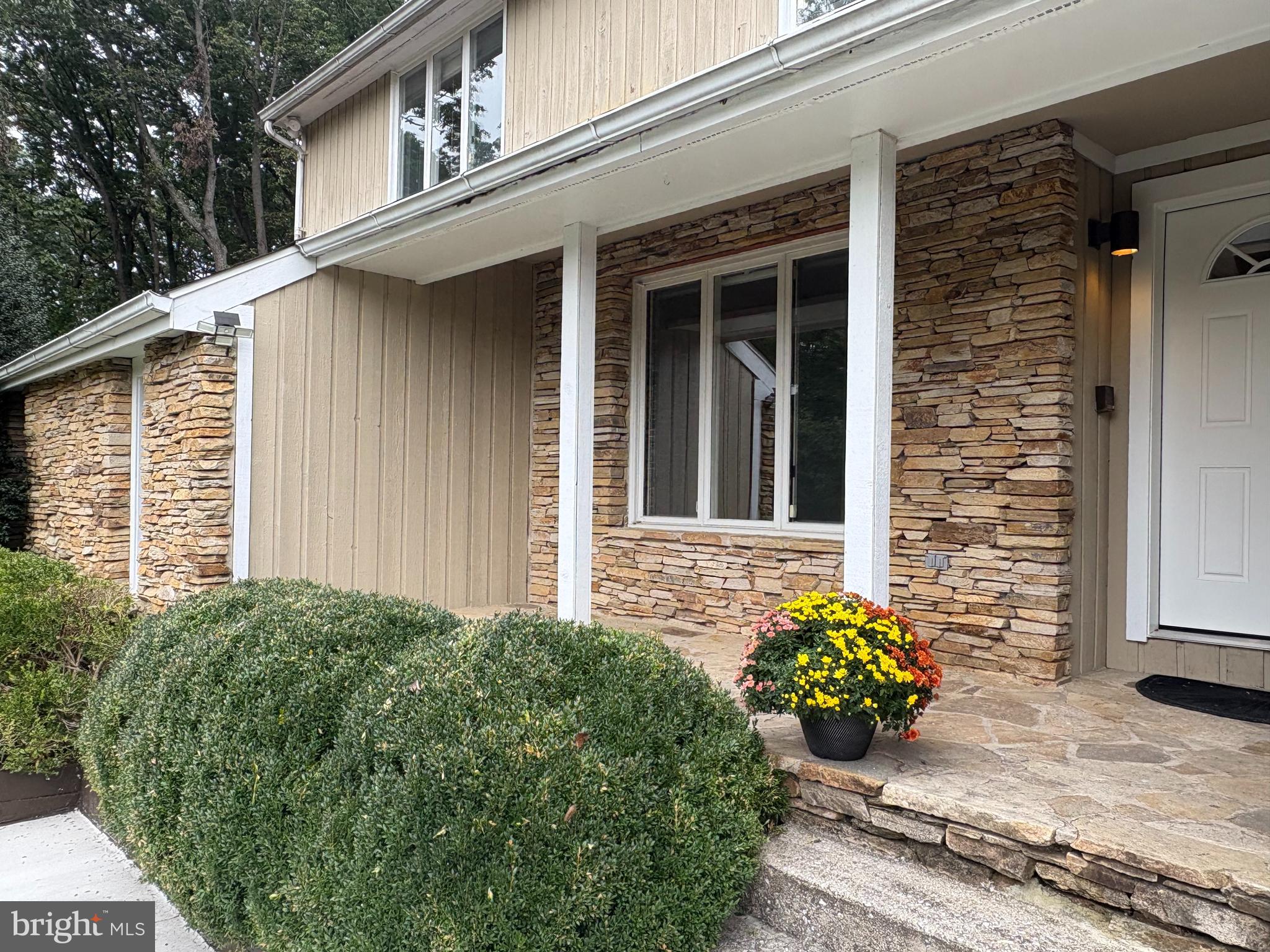 2318 SHADED BROOK DRIVE