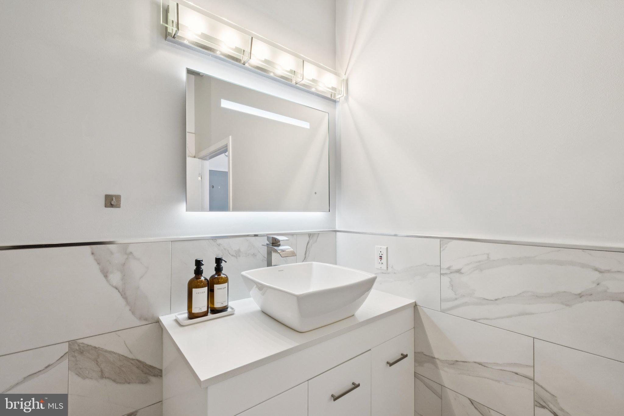 LOGAN SQUARE - Residential