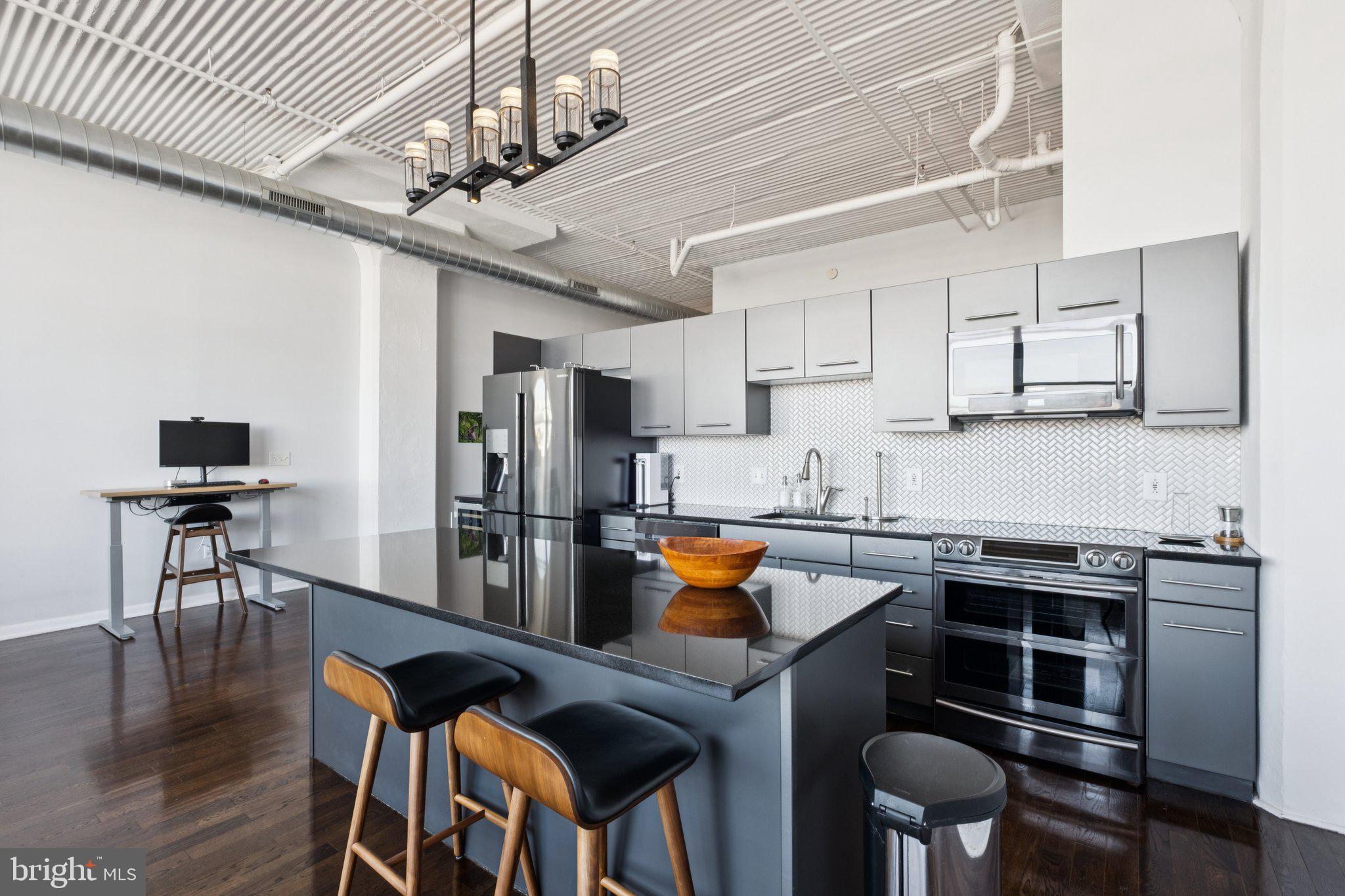 LOGAN SQUARE - Residential