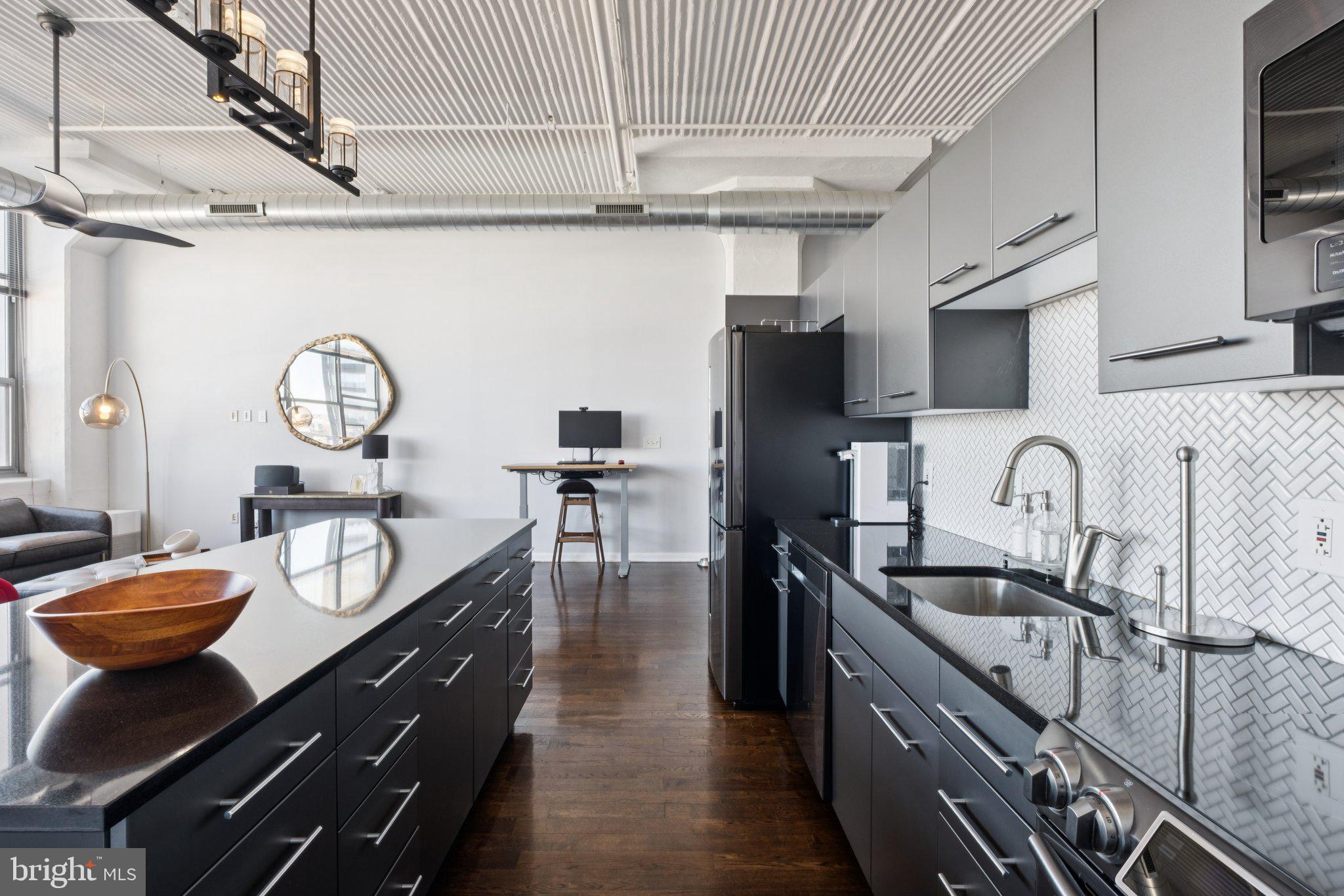 LOGAN SQUARE - Residential