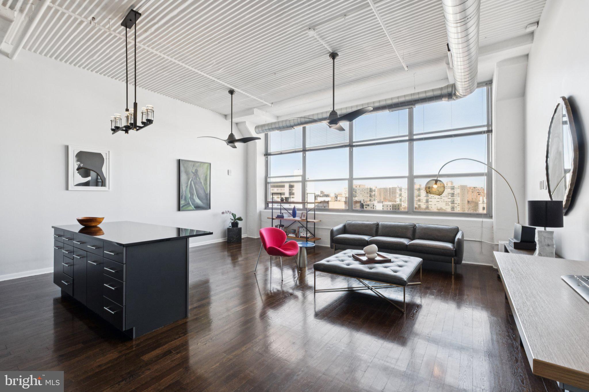 LOGAN SQUARE - Residential