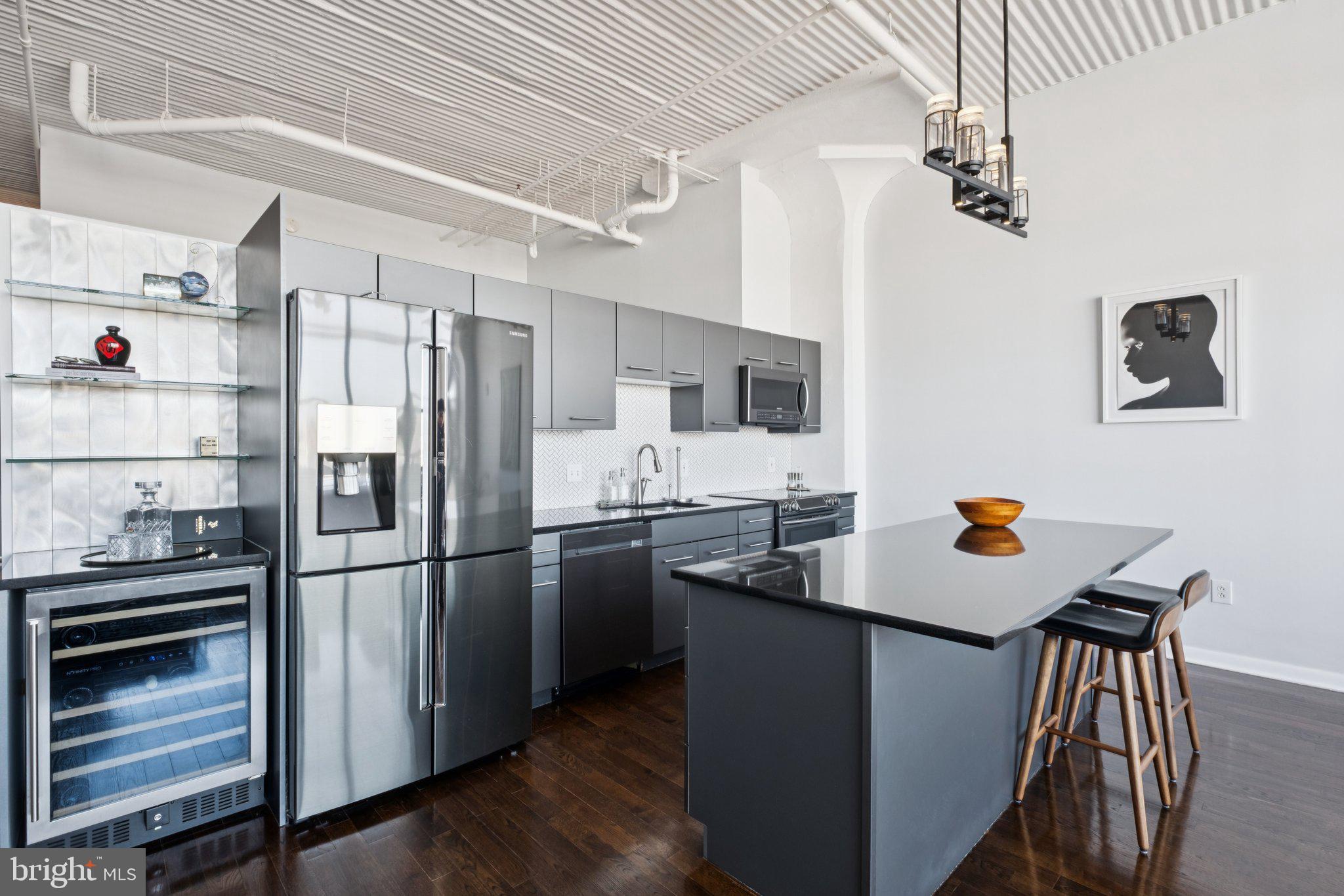 LOGAN SQUARE - Residential