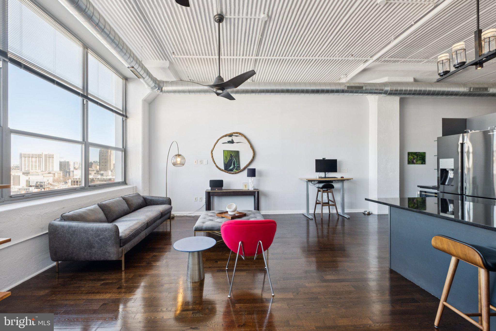 LOGAN SQUARE - Residential