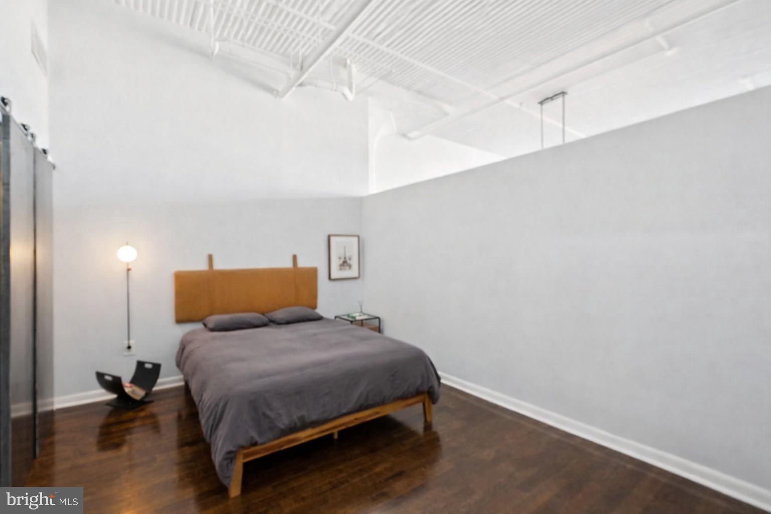 LOGAN SQUARE - Residential