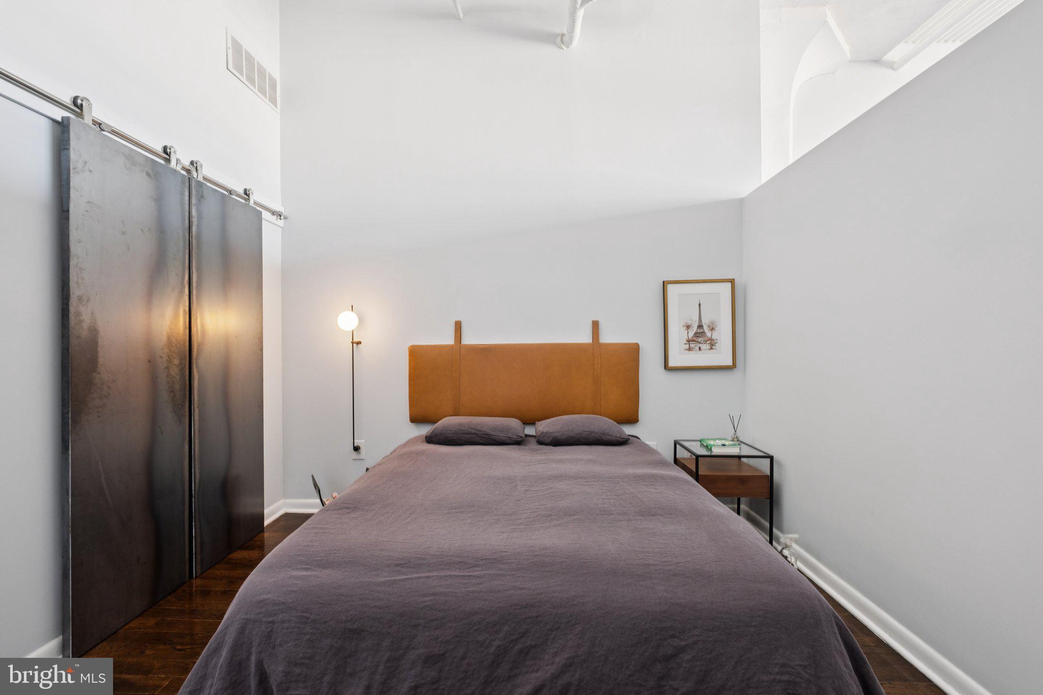 LOGAN SQUARE - Residential