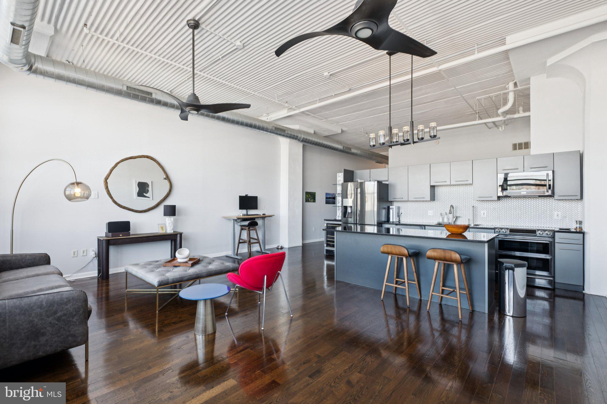 LOGAN SQUARE - Residential