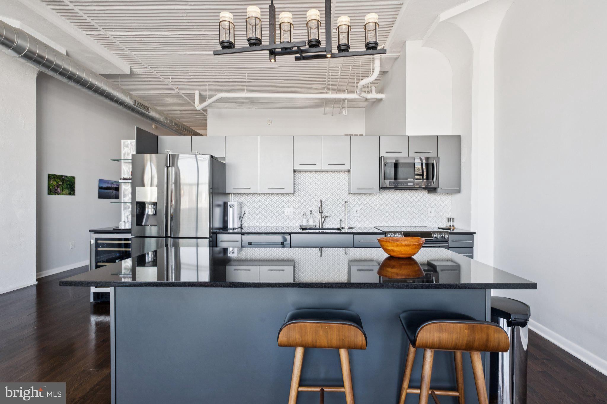 LOGAN SQUARE - Residential