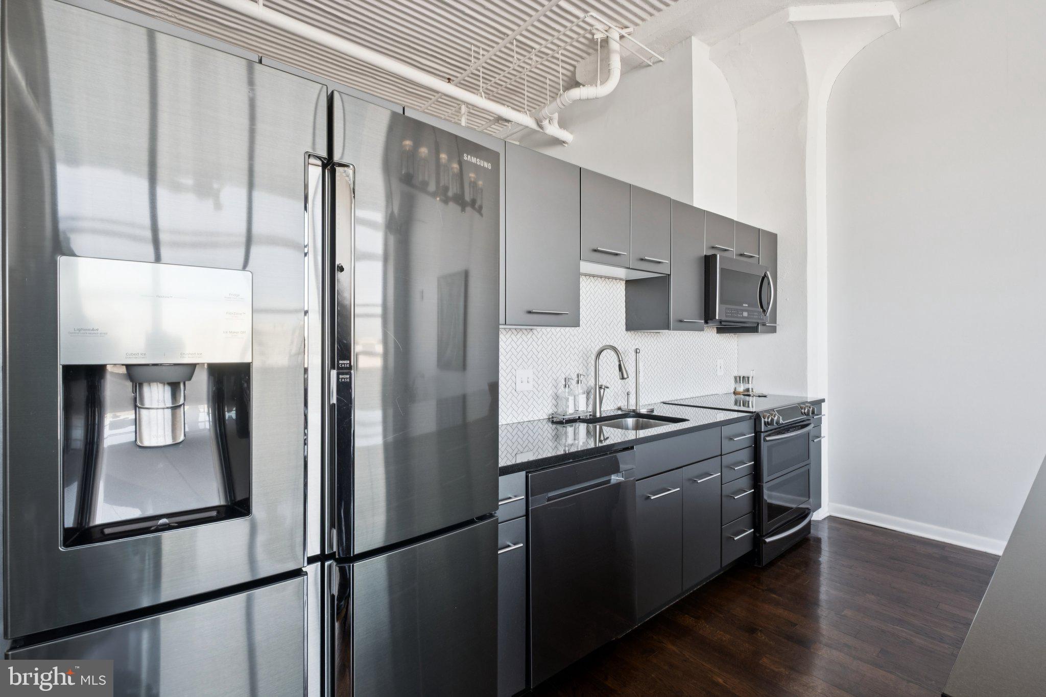 LOGAN SQUARE - Residential