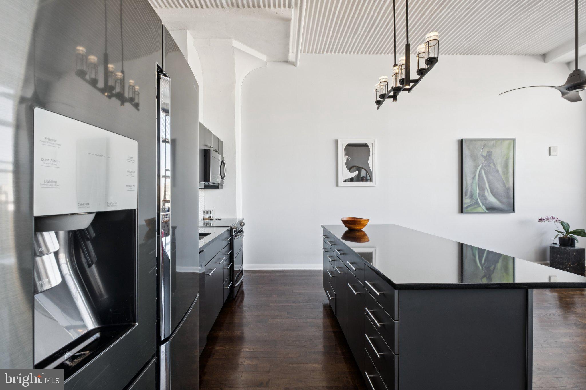 LOGAN SQUARE - Residential