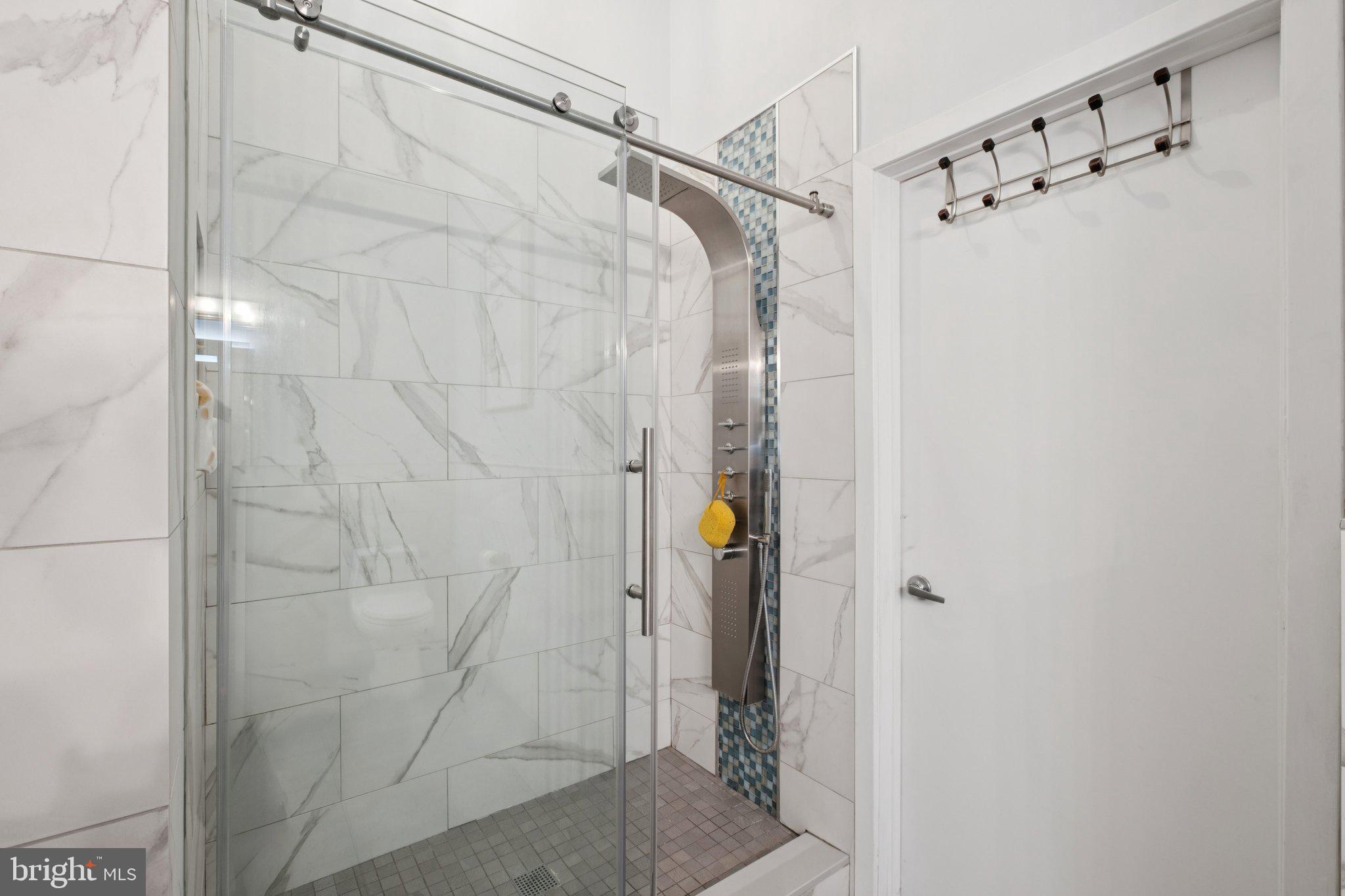 LOGAN SQUARE - Residential