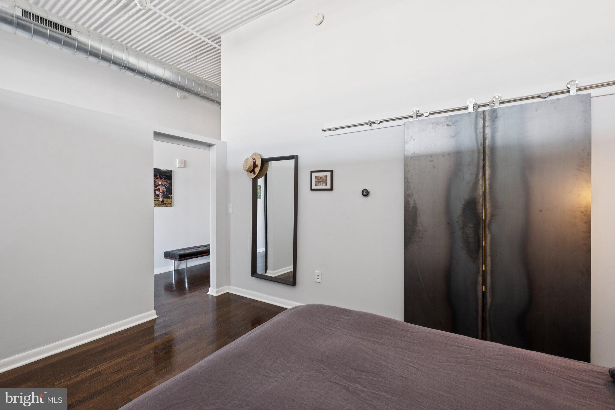 LOGAN SQUARE - Residential