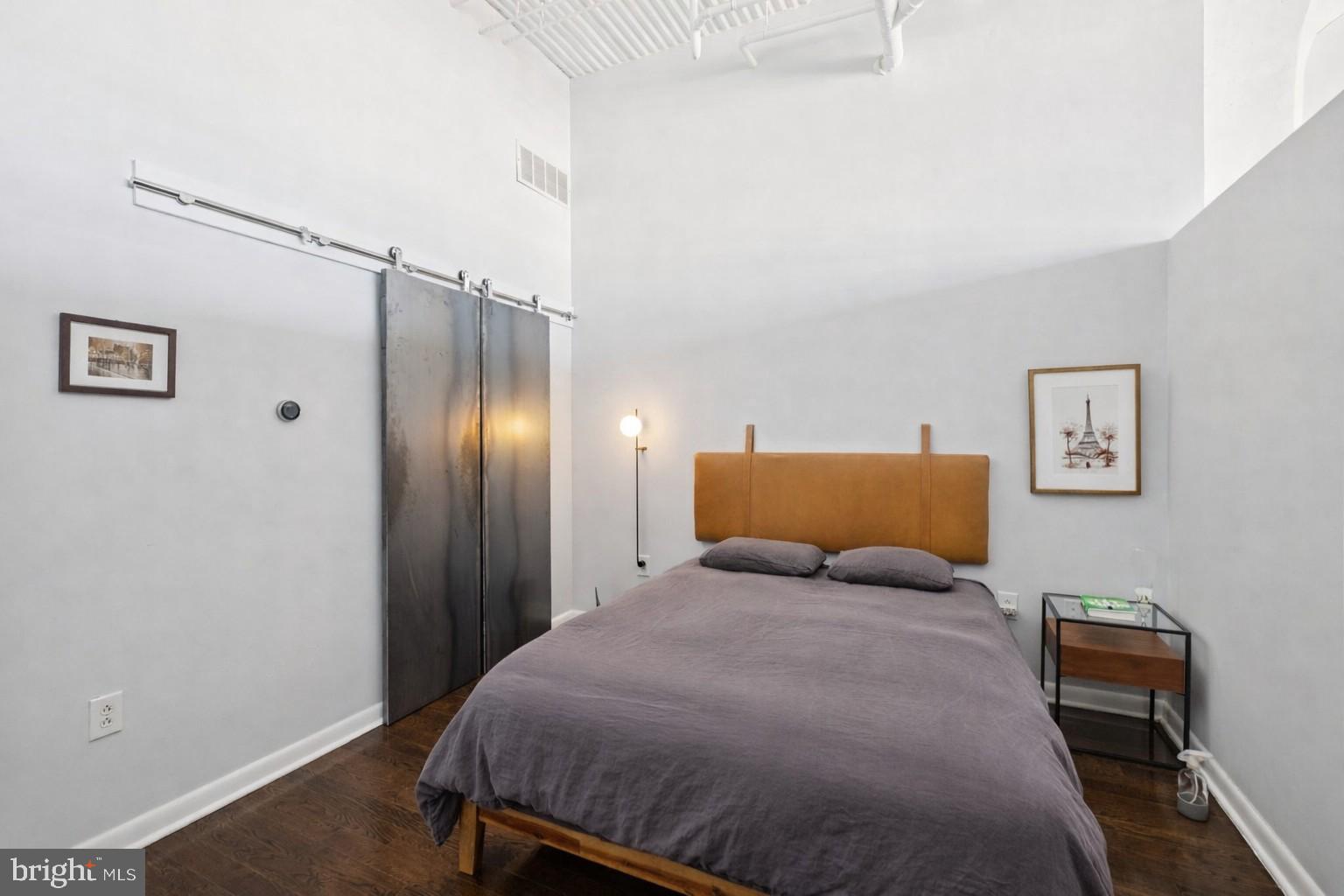 LOGAN SQUARE - Residential