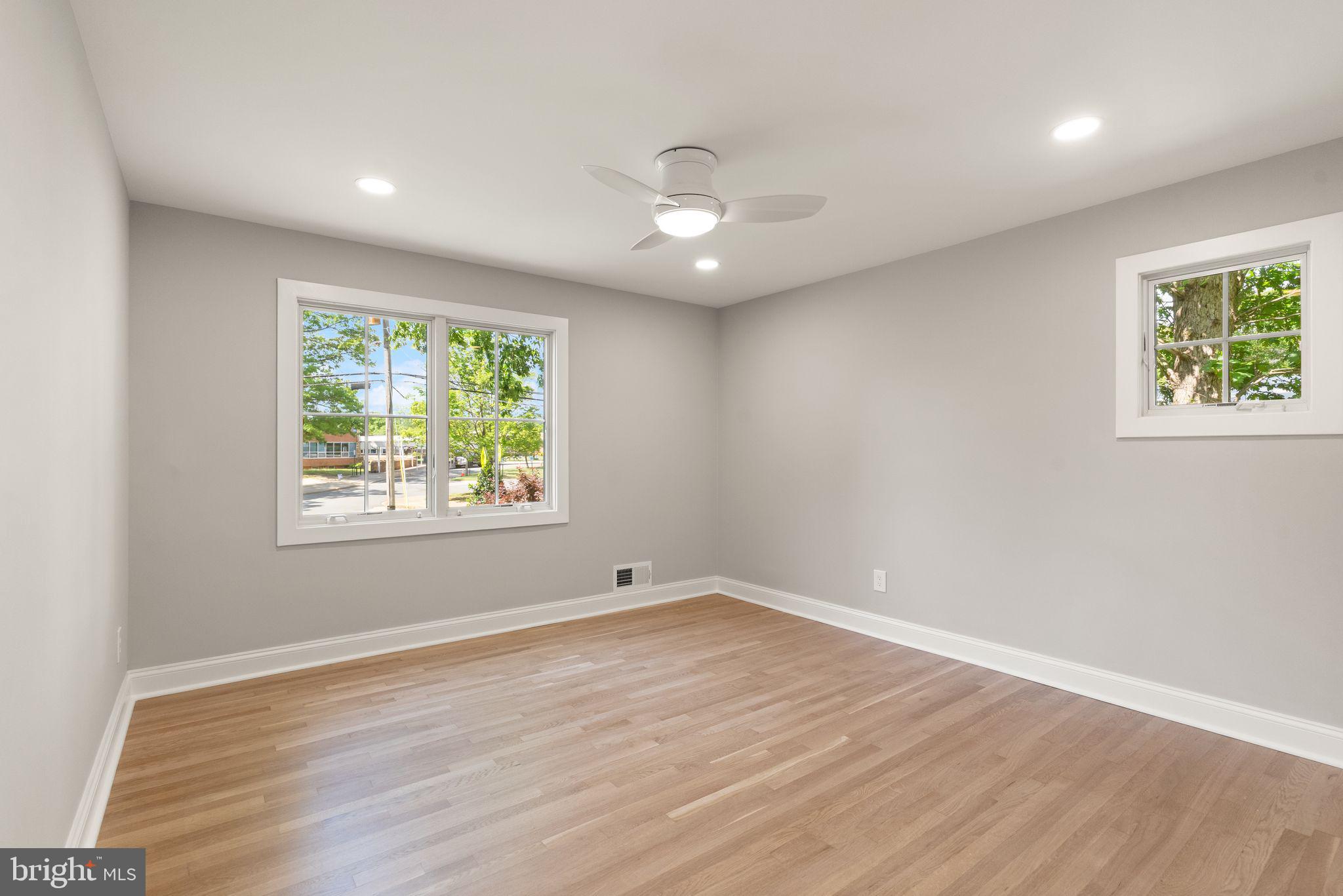 WILLIAMSBURG VILLAGE - Residential